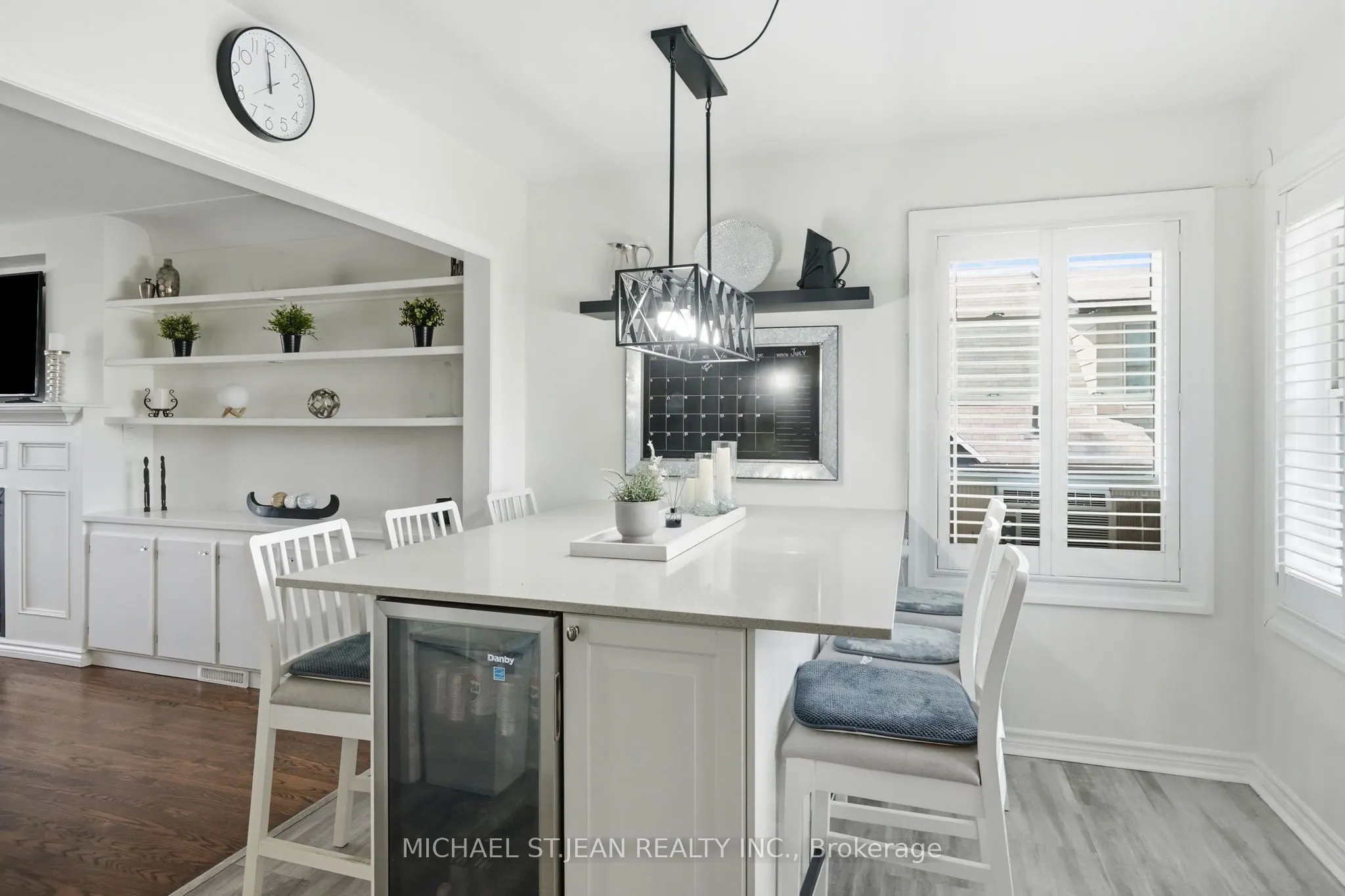 33 Centennial Parkway S