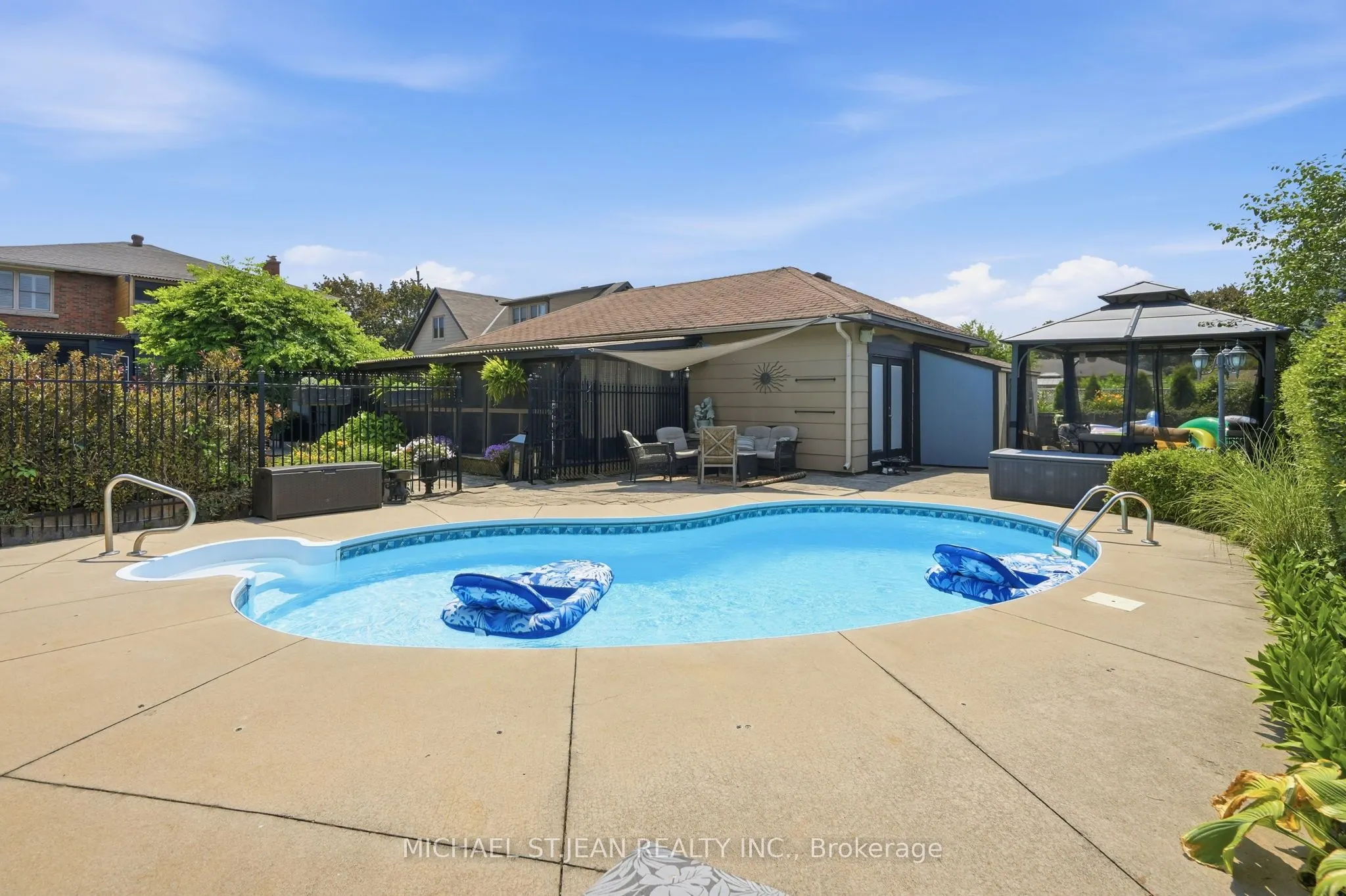 33 Centennial Parkway S