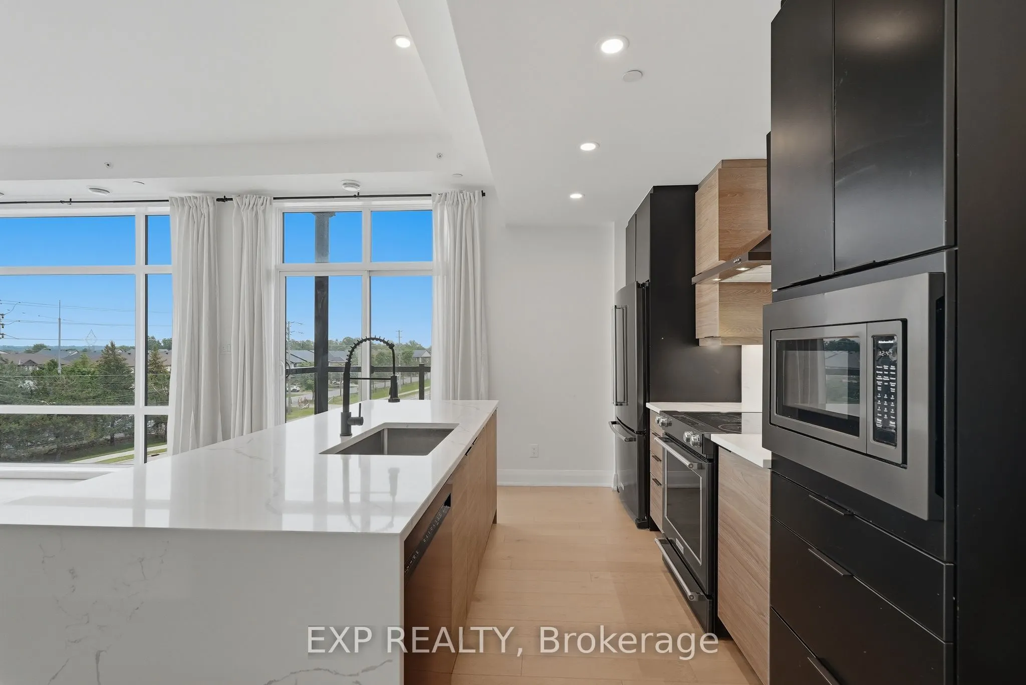 100 Cortile Private #301