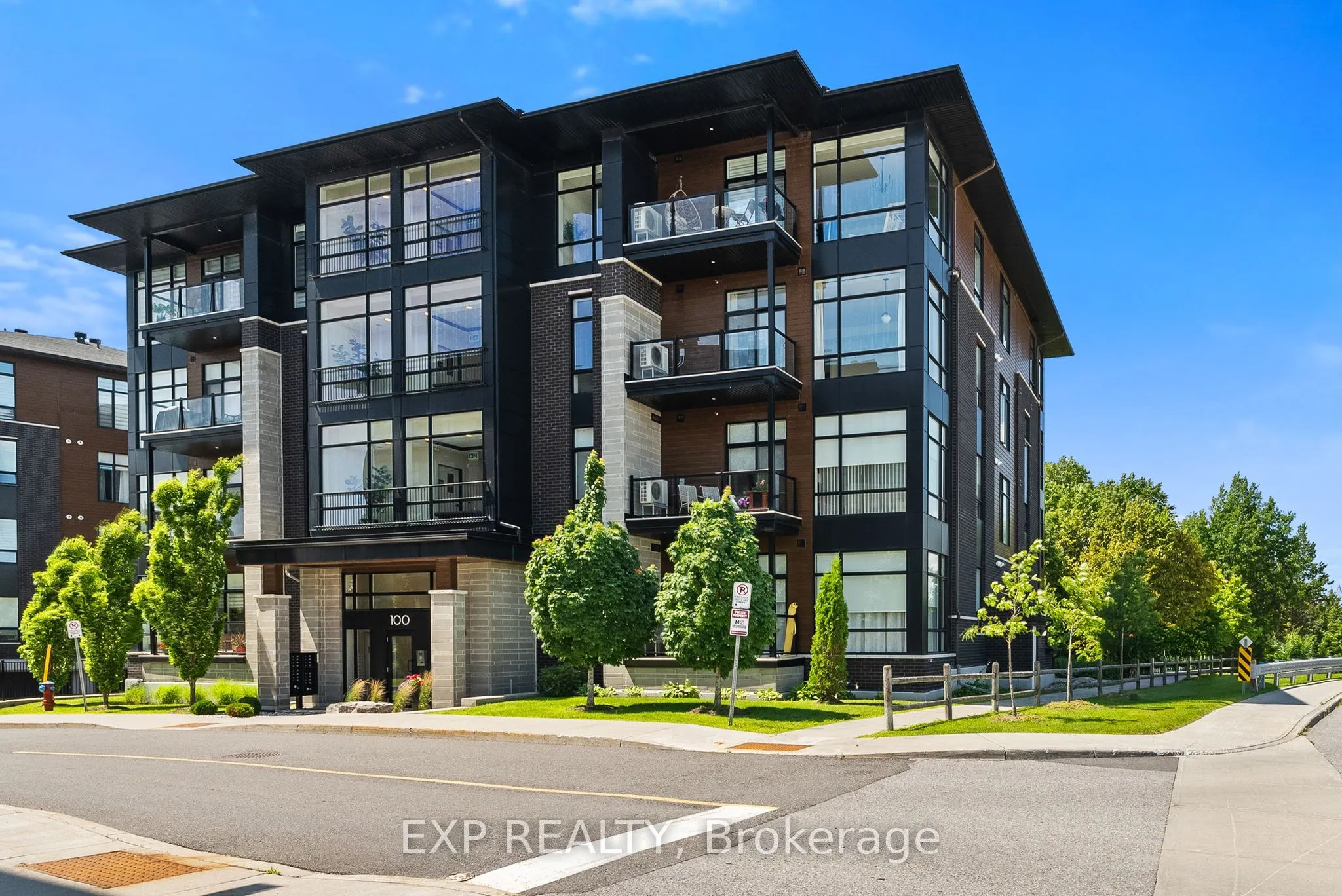100 Cortile Private #301