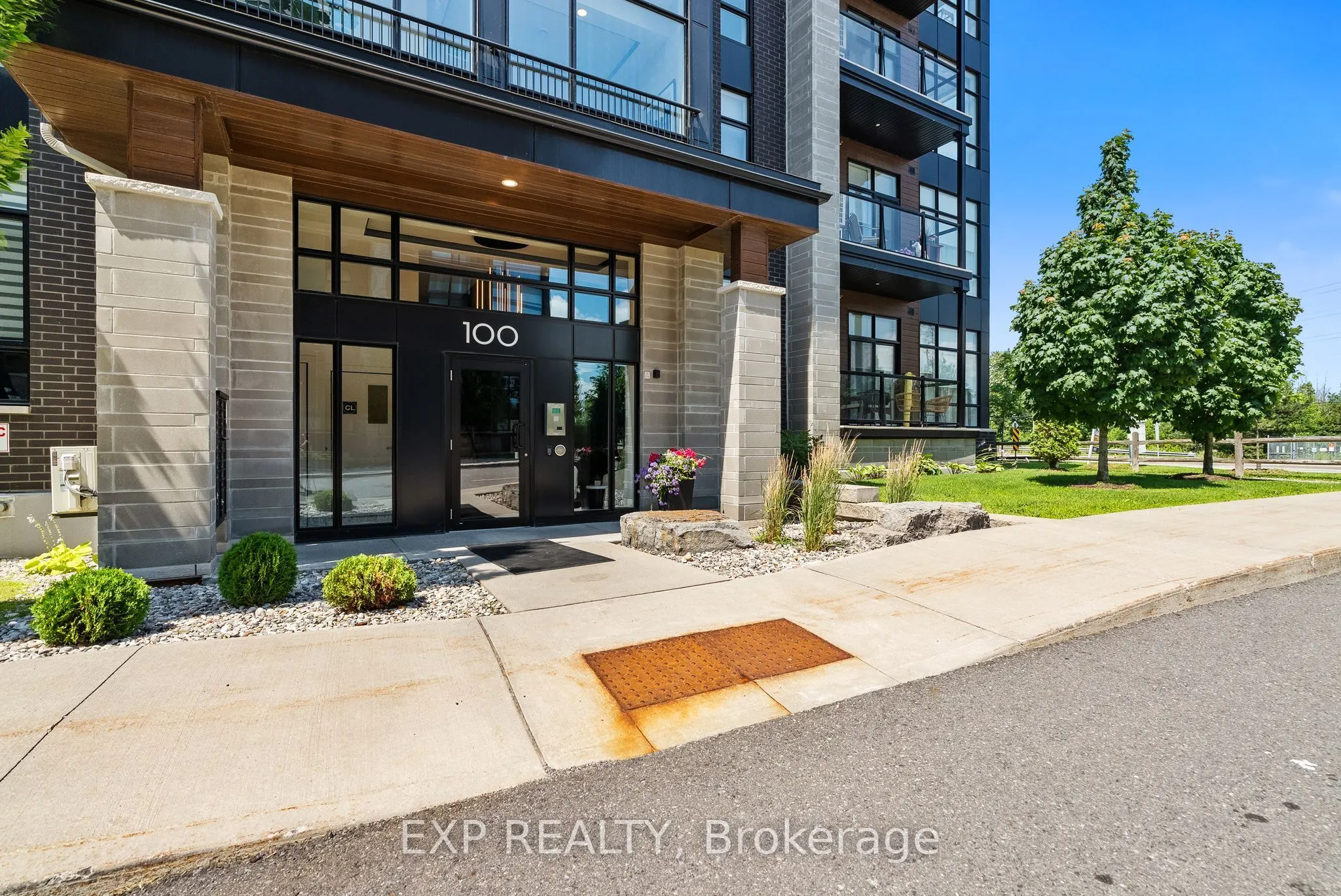 100 Cortile Private #301