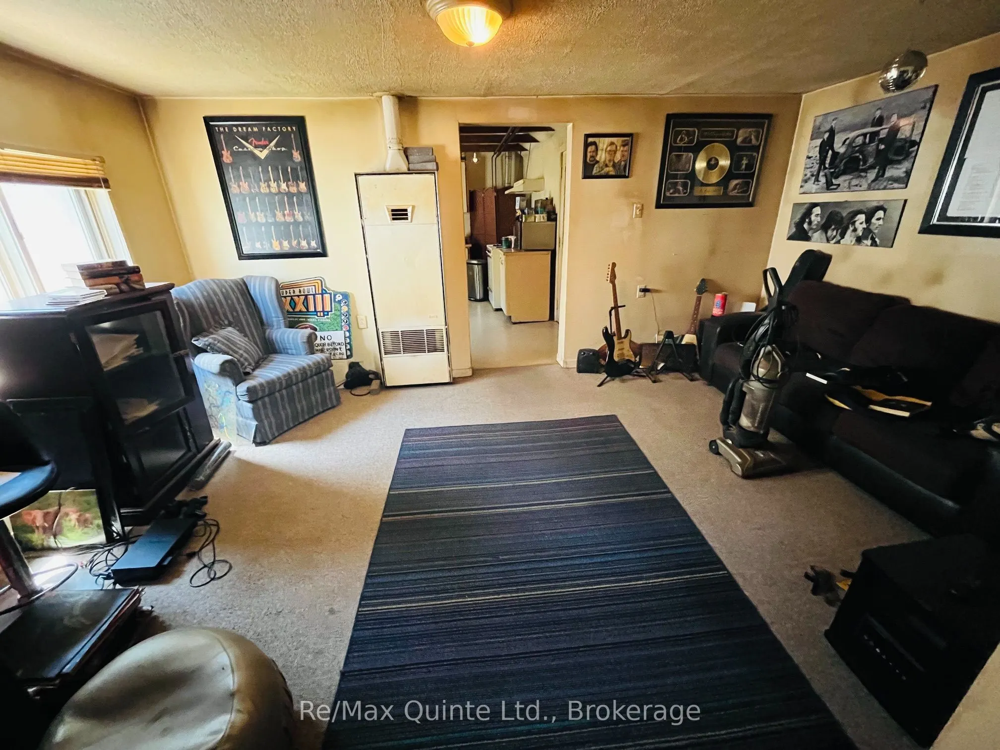 92 Foster Avenue S