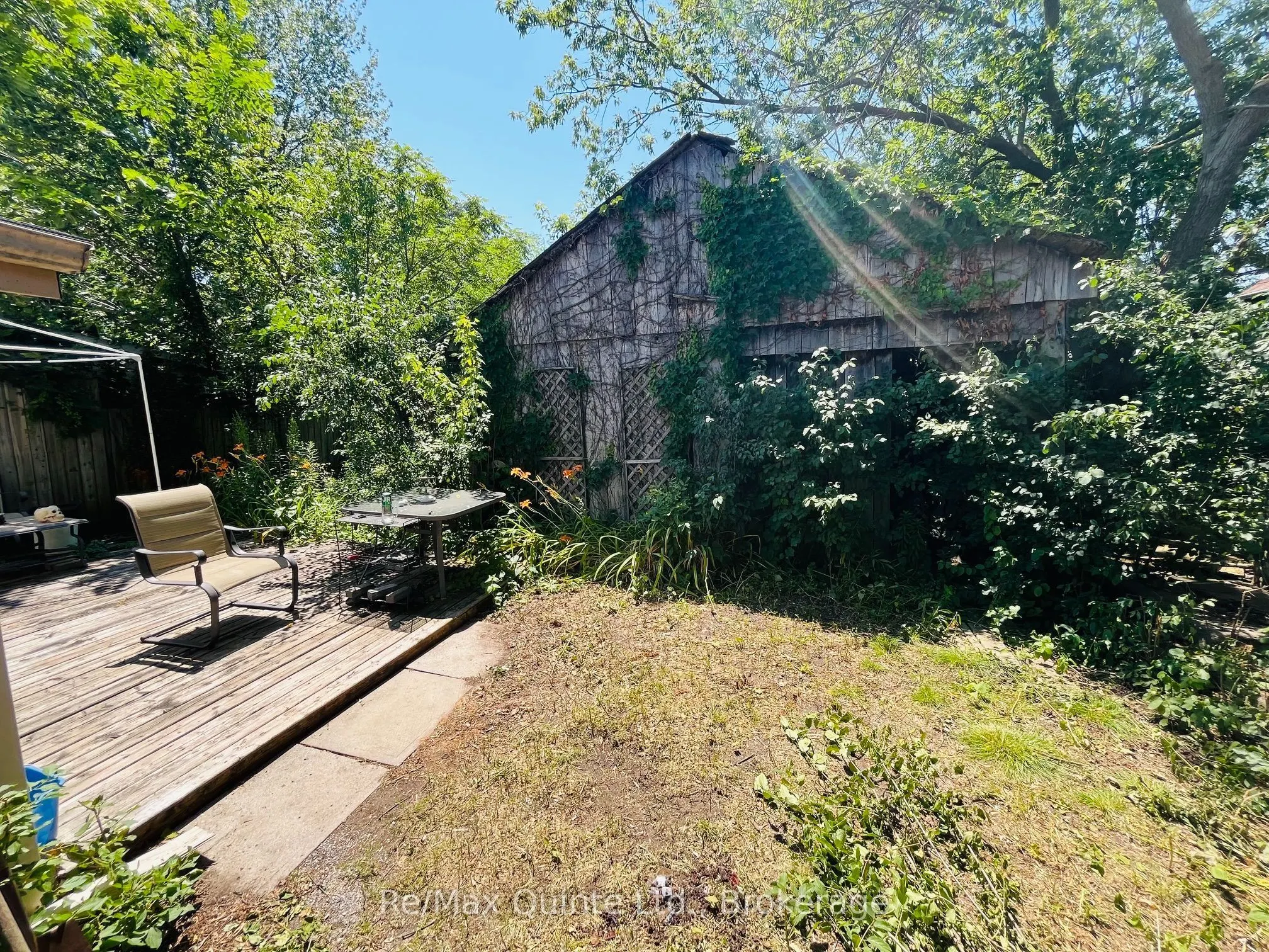 92 Foster Avenue S