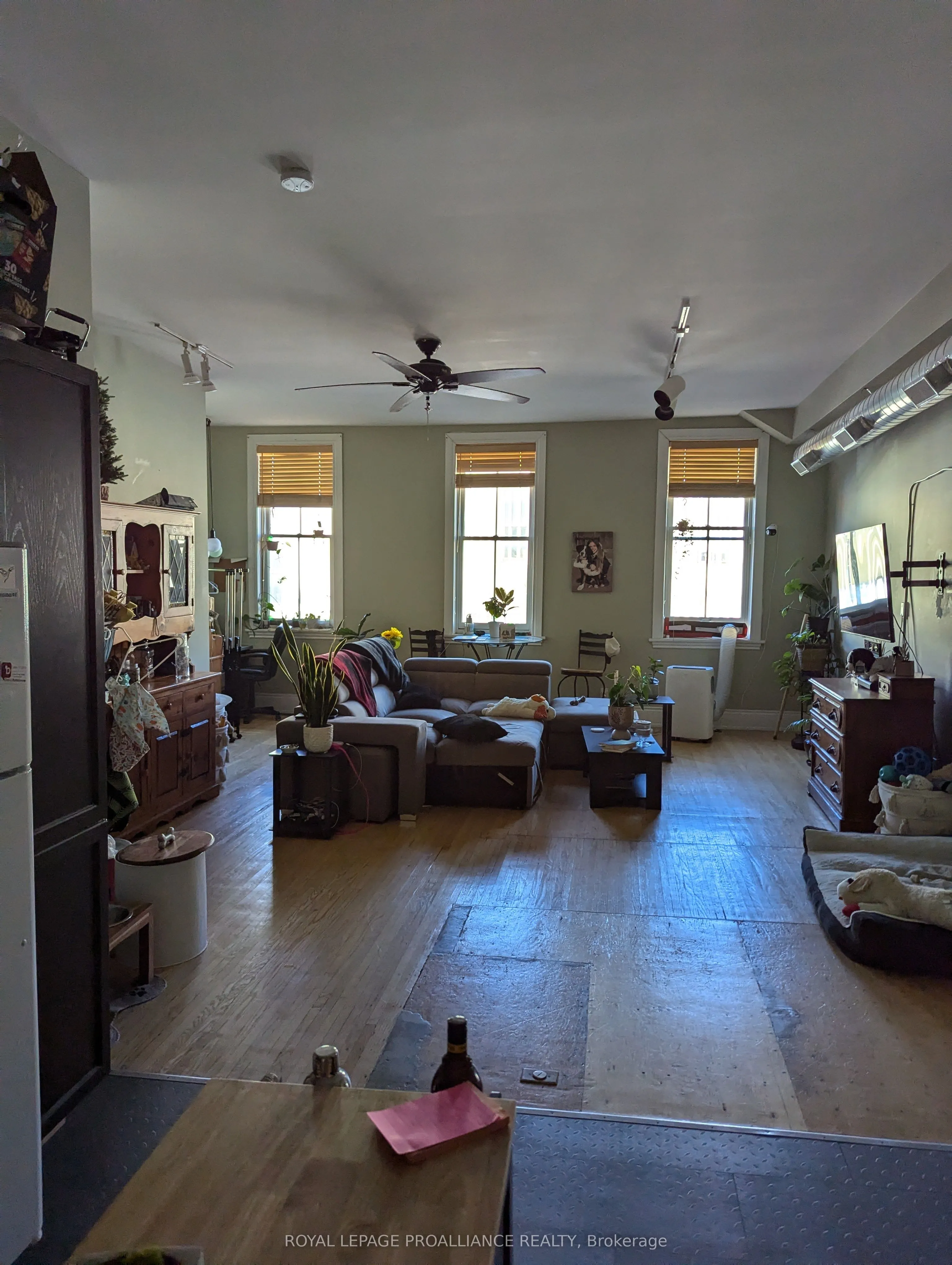 432 George Street N