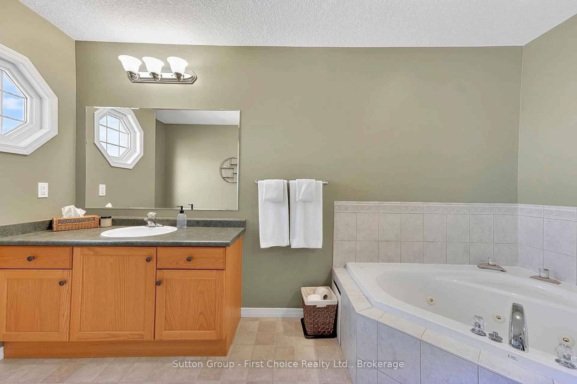 670 Reid Crescent