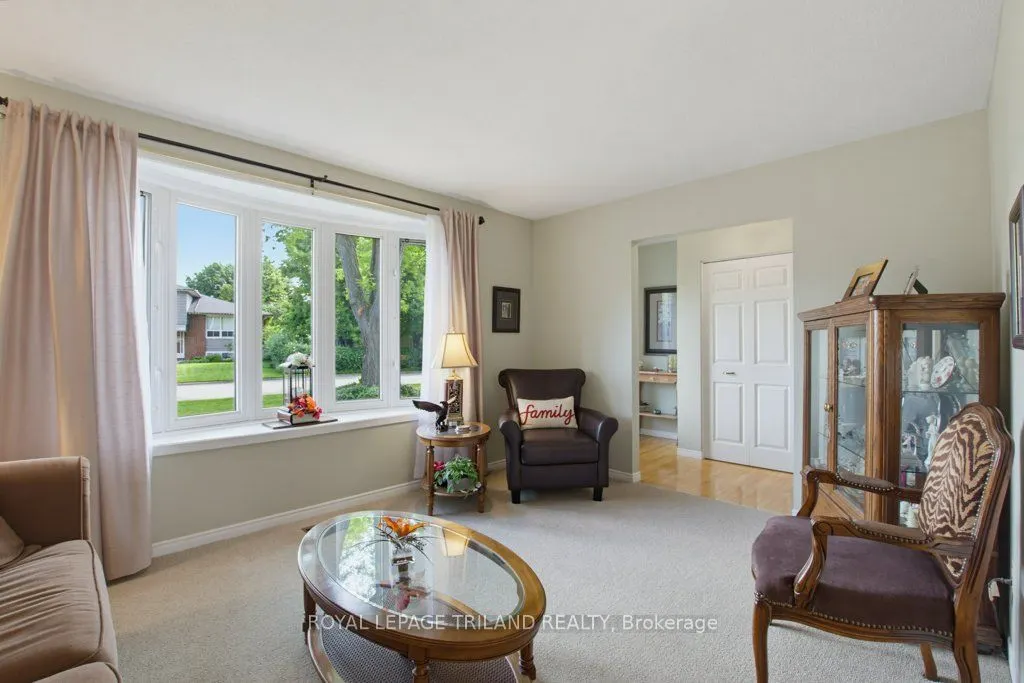 5 Warren Crescent
