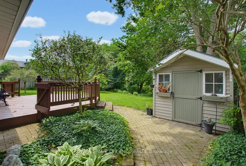 5 Warren Crescent