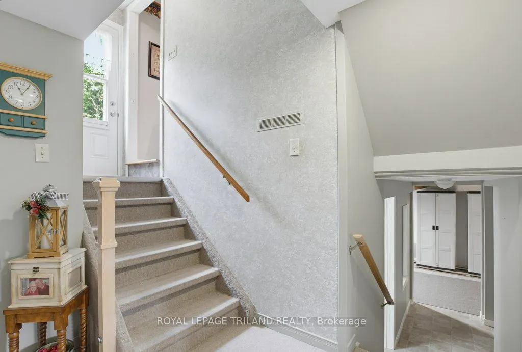 5 Warren Crescent