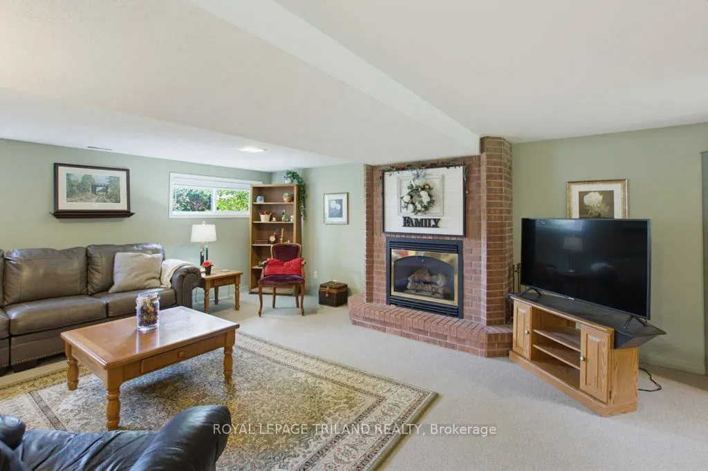 5 Warren Crescent