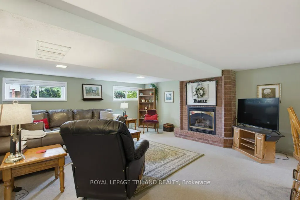 5 Warren Crescent