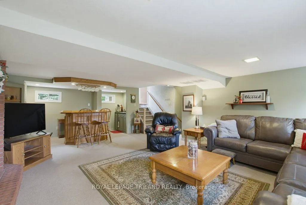 5 Warren Crescent