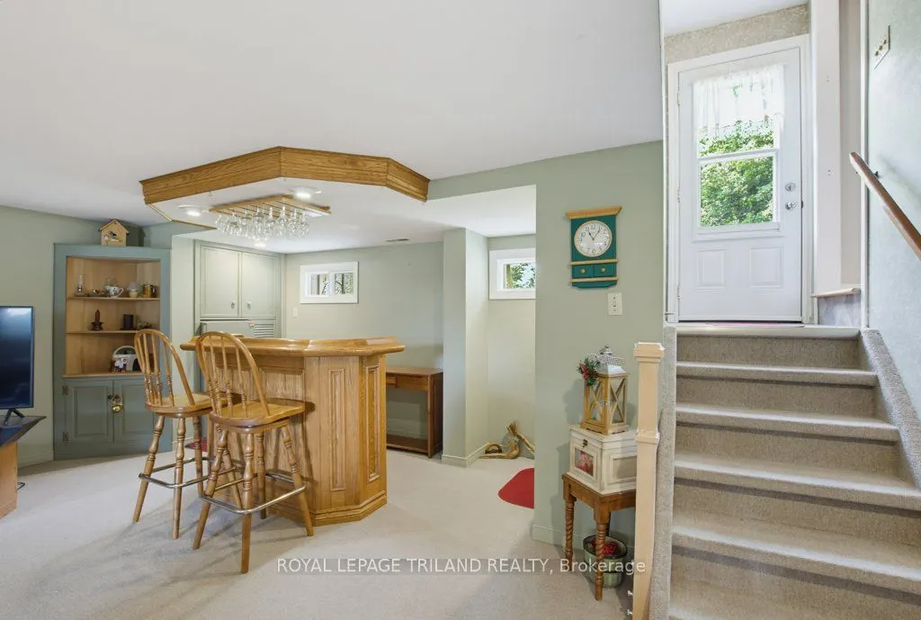 5 Warren Crescent