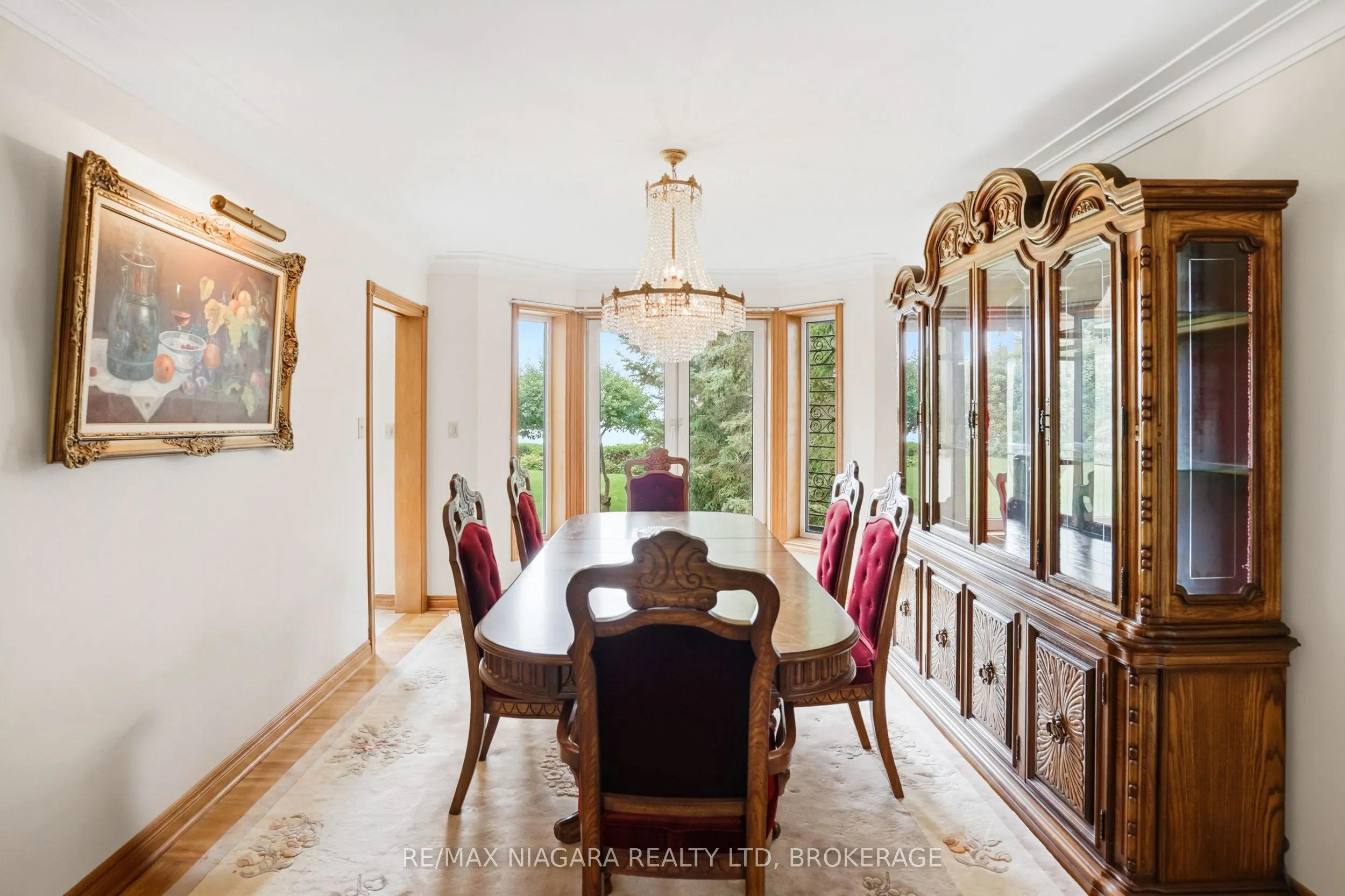 599 Lakeshore Road E