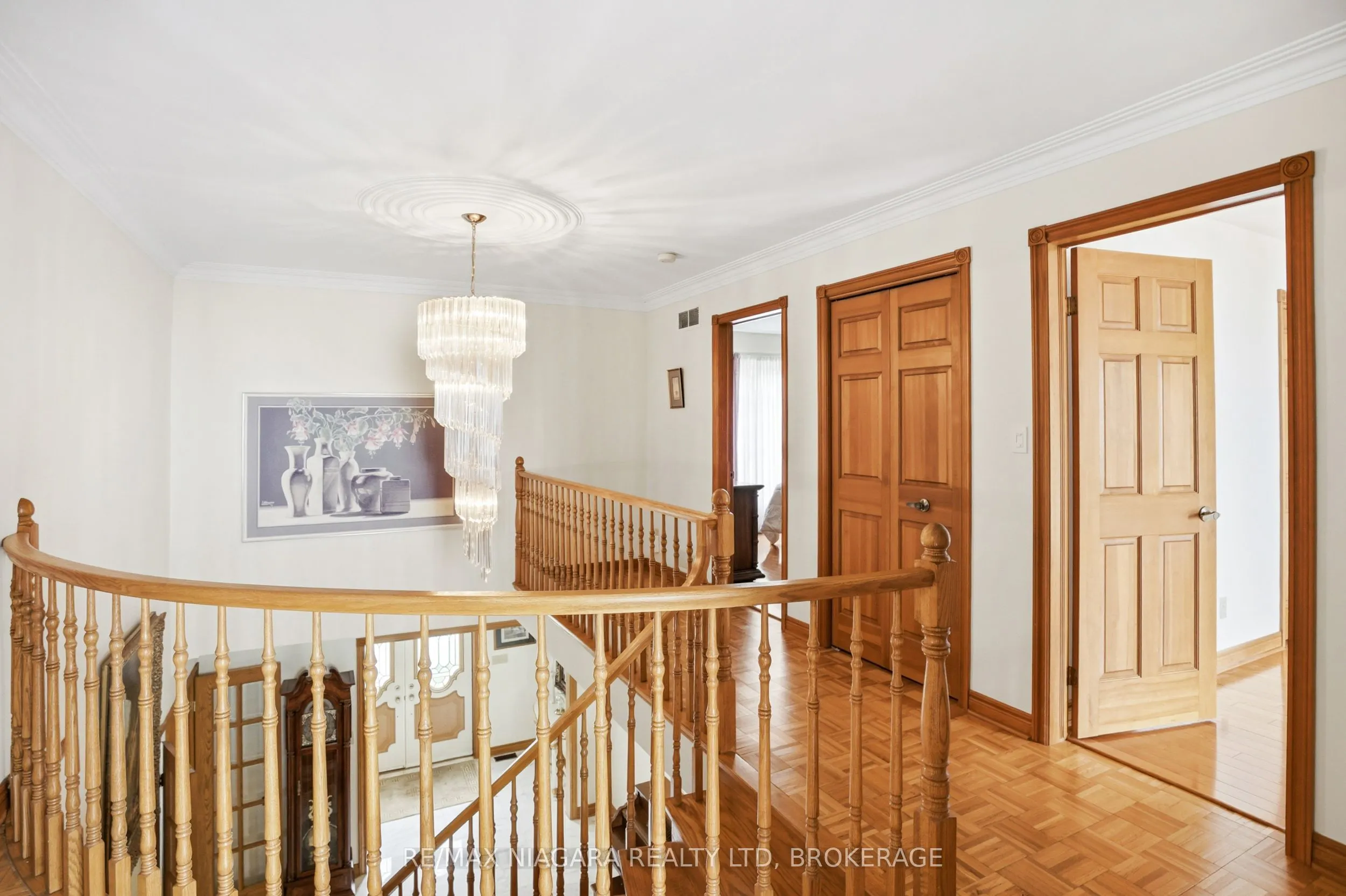 599 Lakeshore Road E