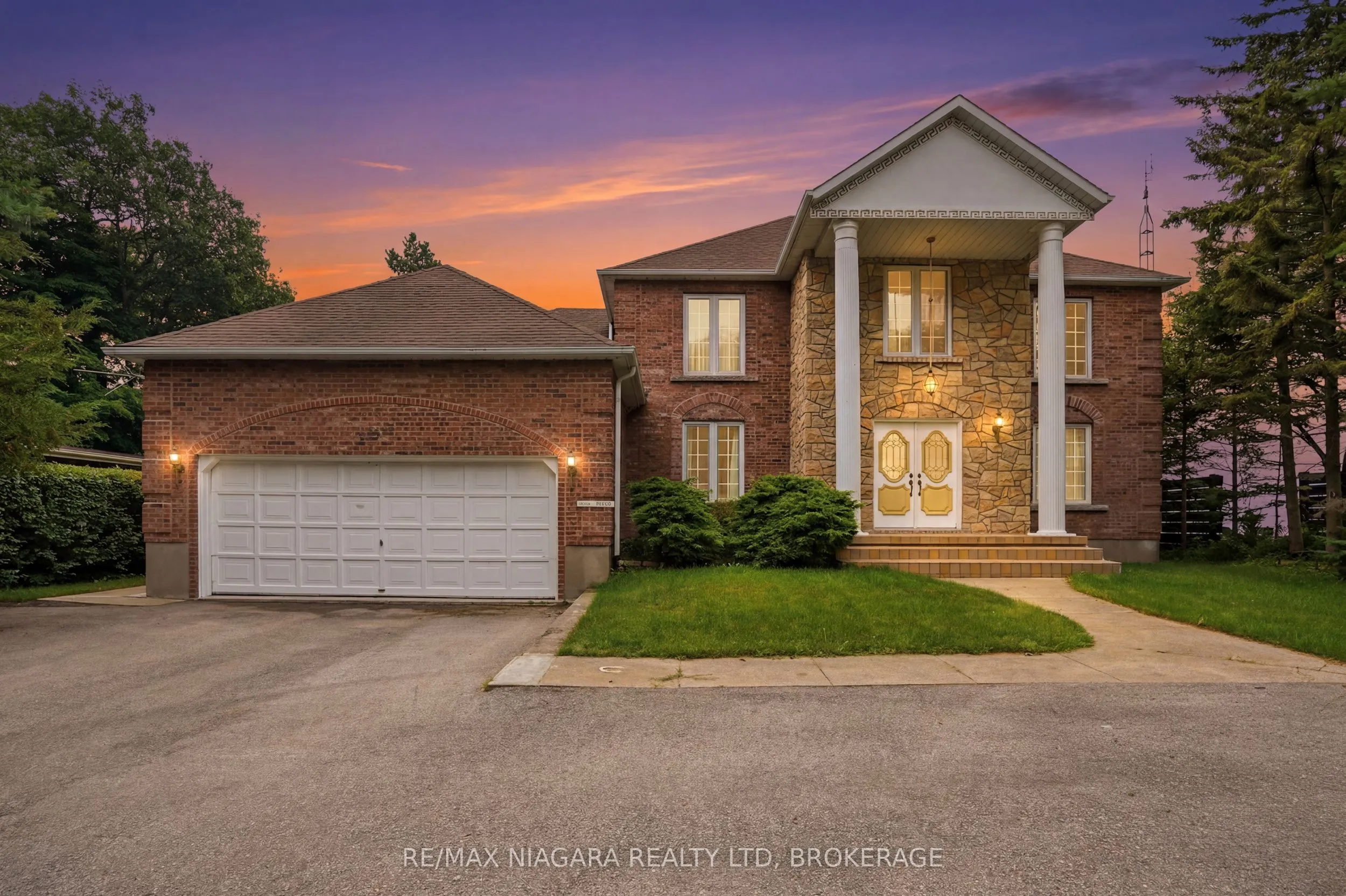 599 Lakeshore Road E