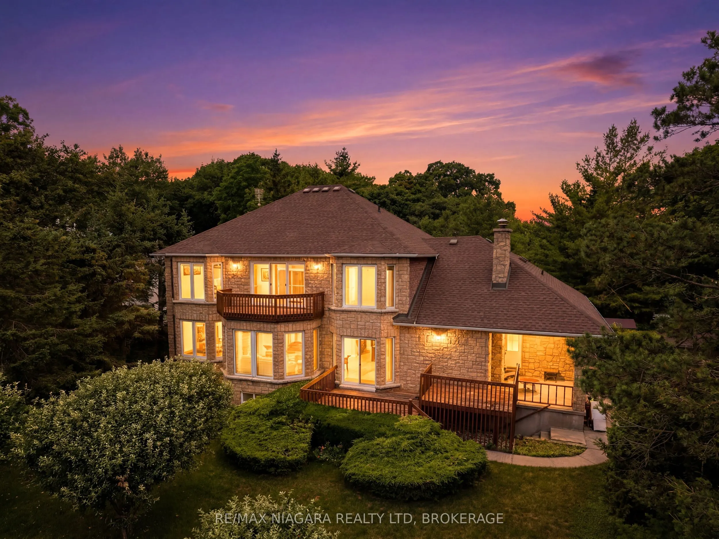 599 Lakeshore Road E