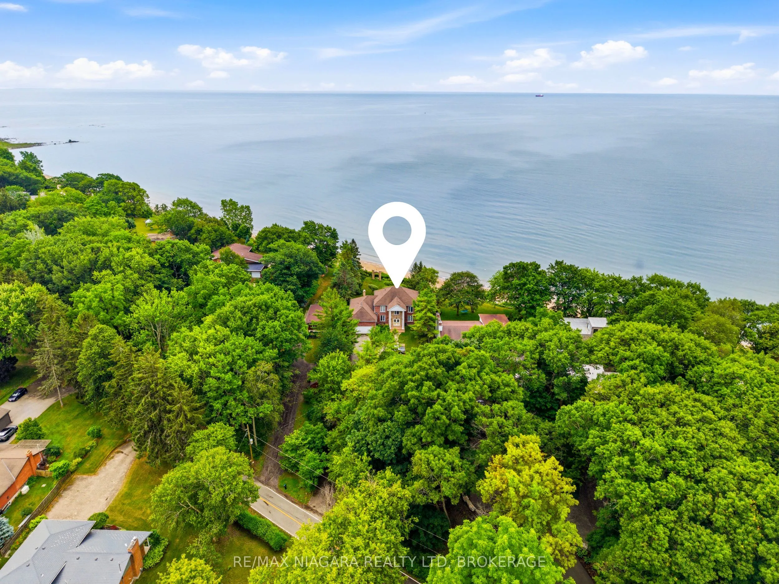599 Lakeshore Road E