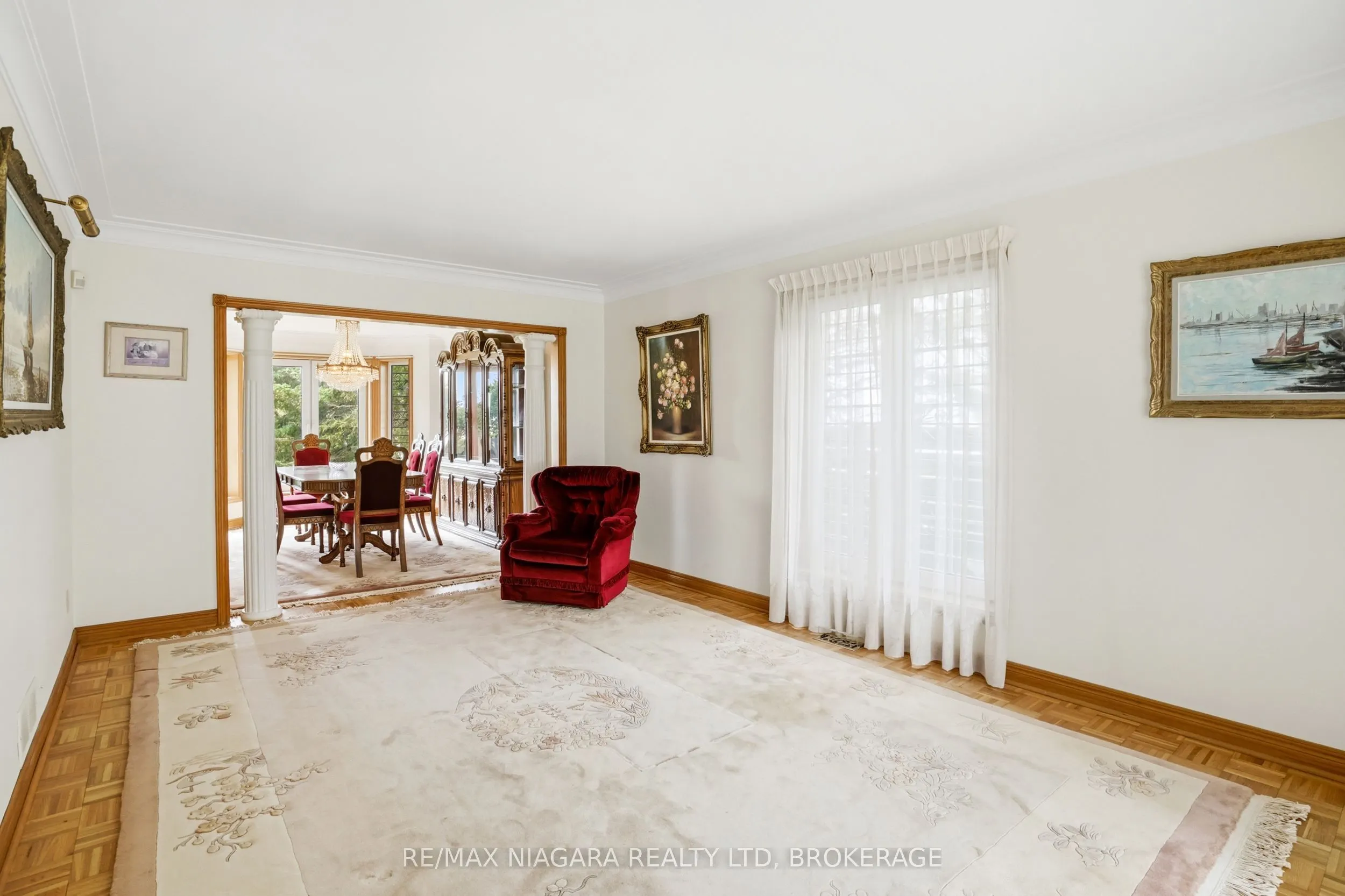 599 Lakeshore Road E