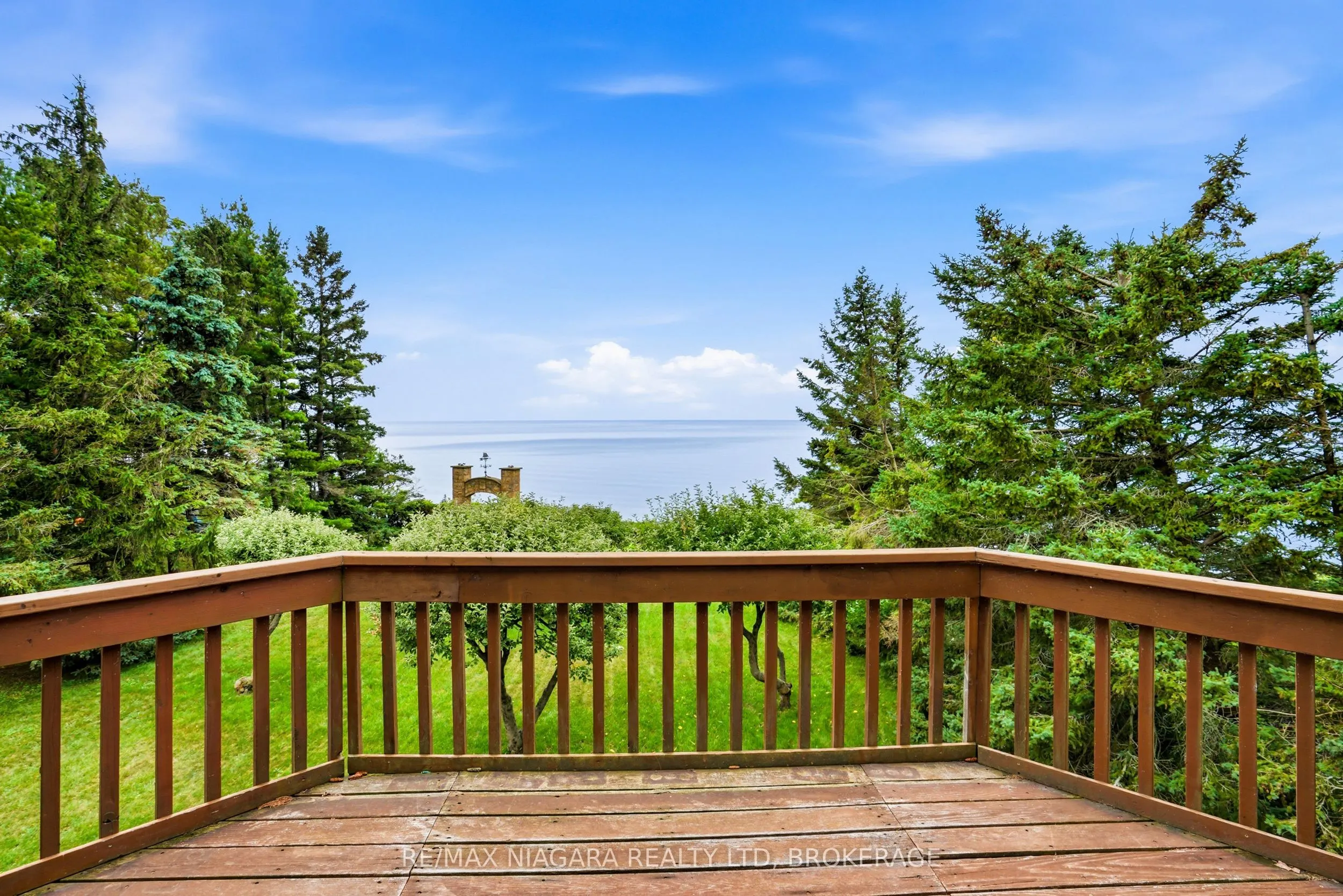 599 Lakeshore Road E