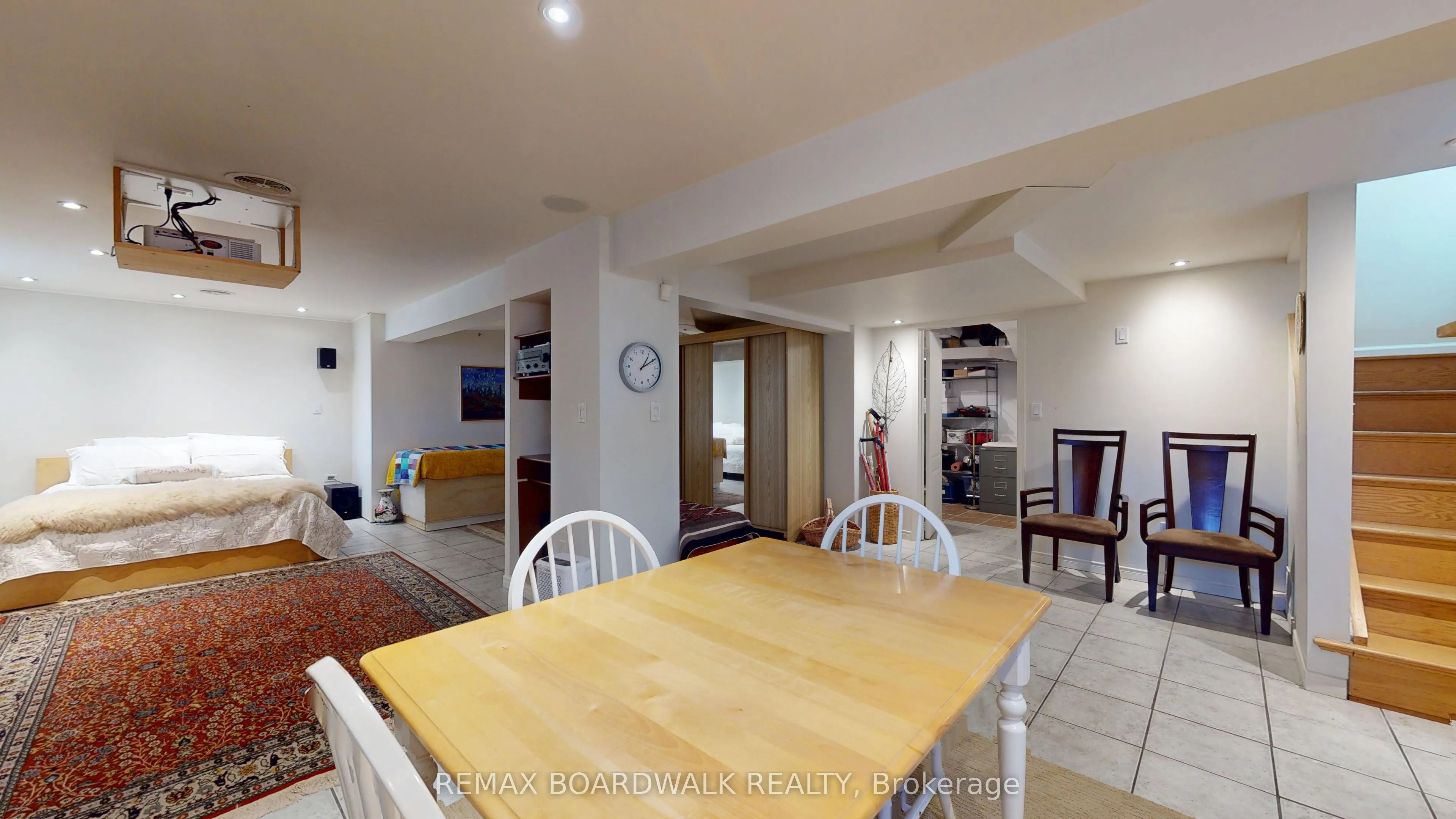 148 James Street E
