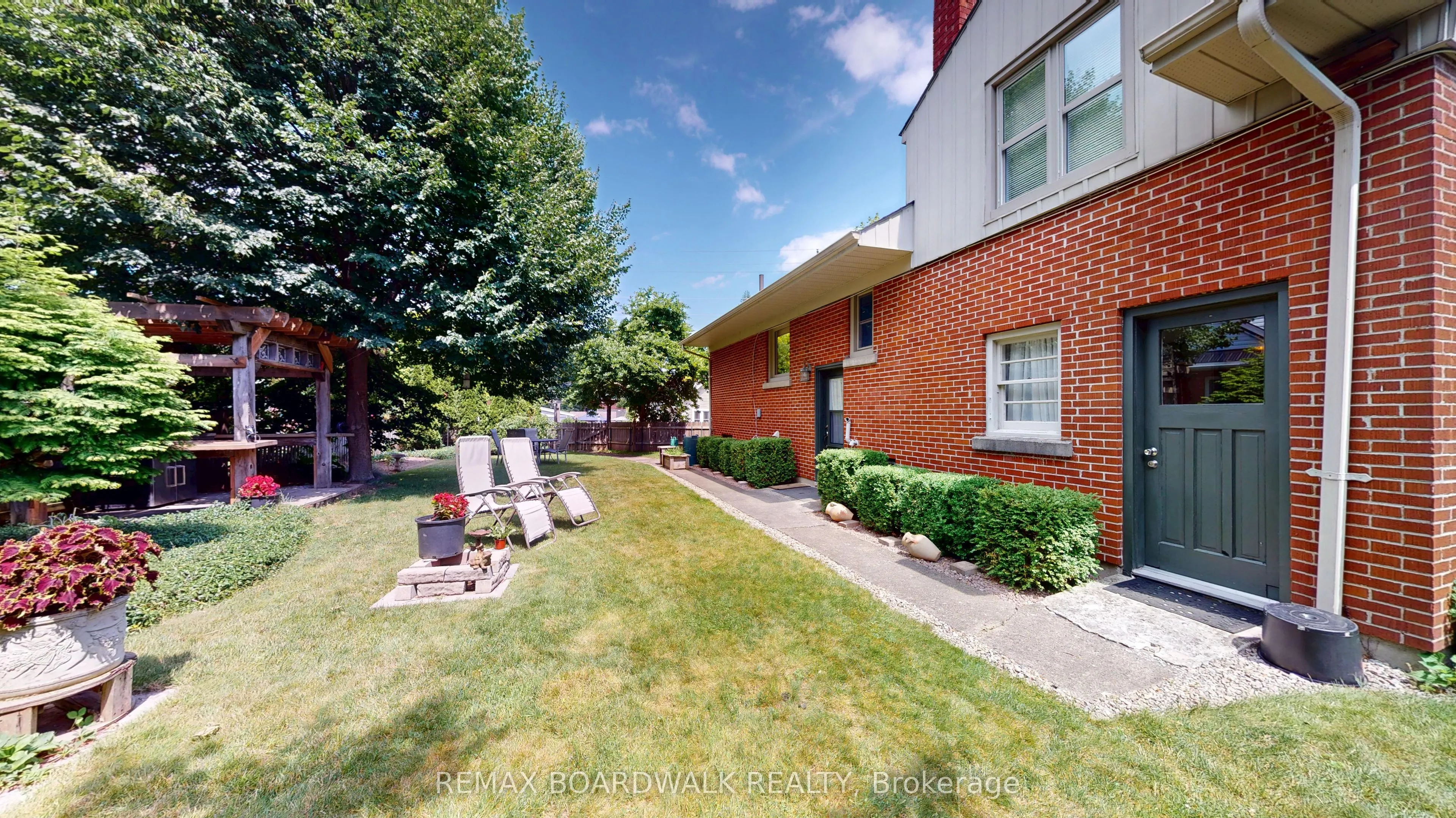148 James Street E