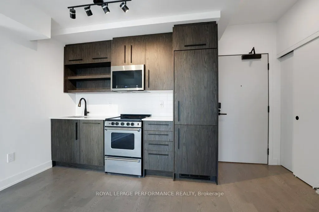 560 Rideau Street #517
