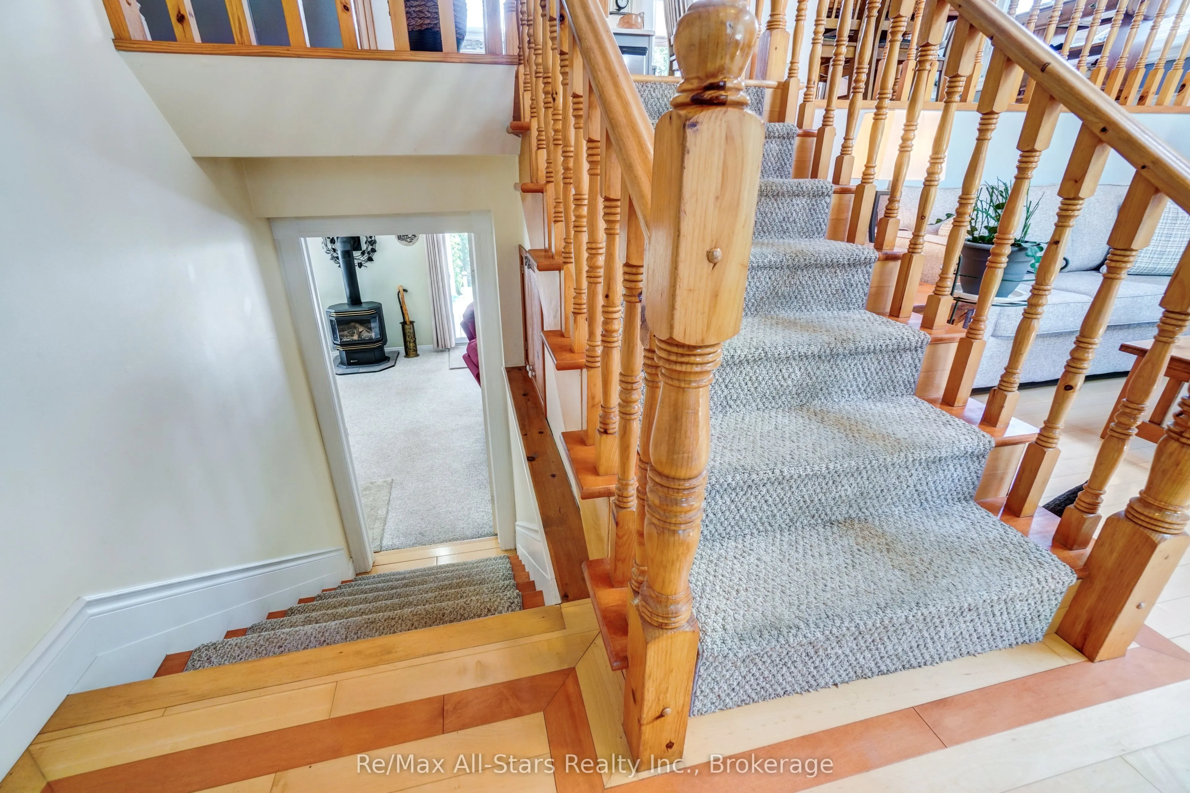 16 Cedartree Lane