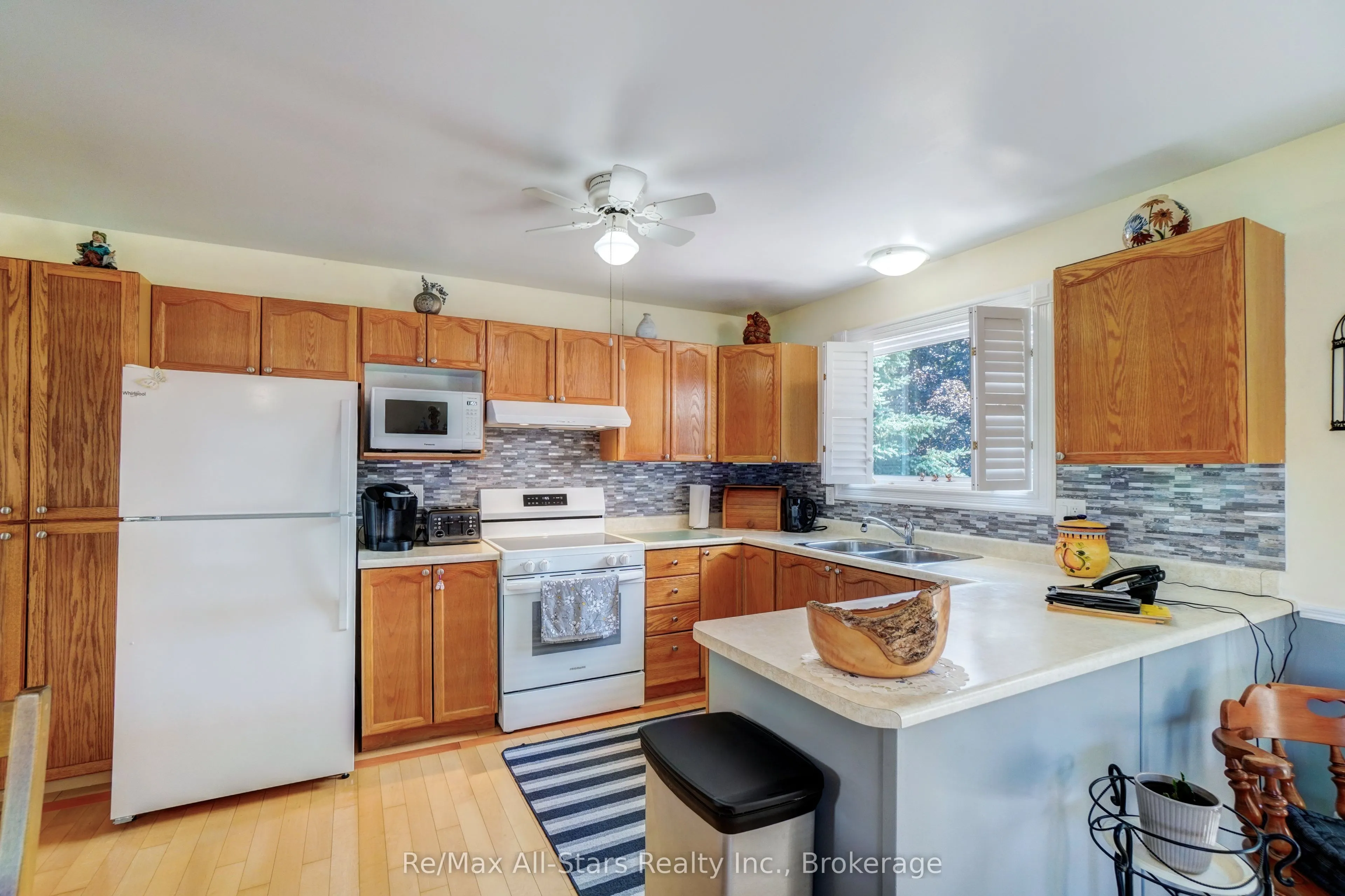 16 Cedartree Lane