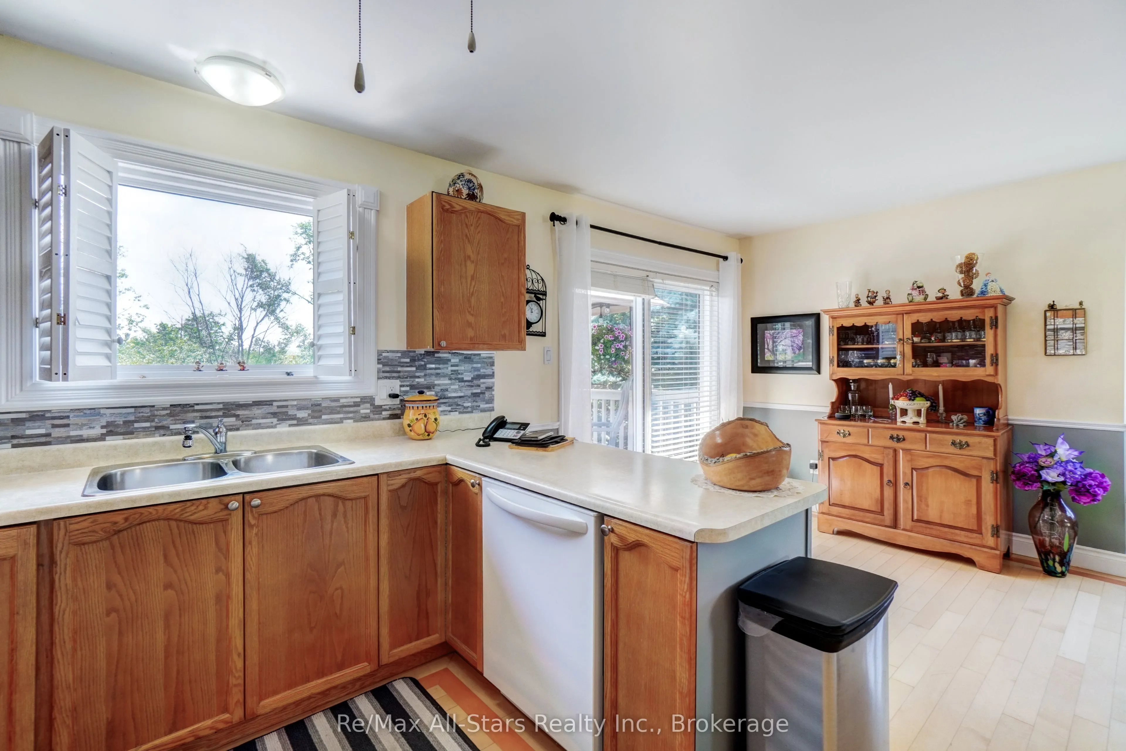16 Cedartree Lane
