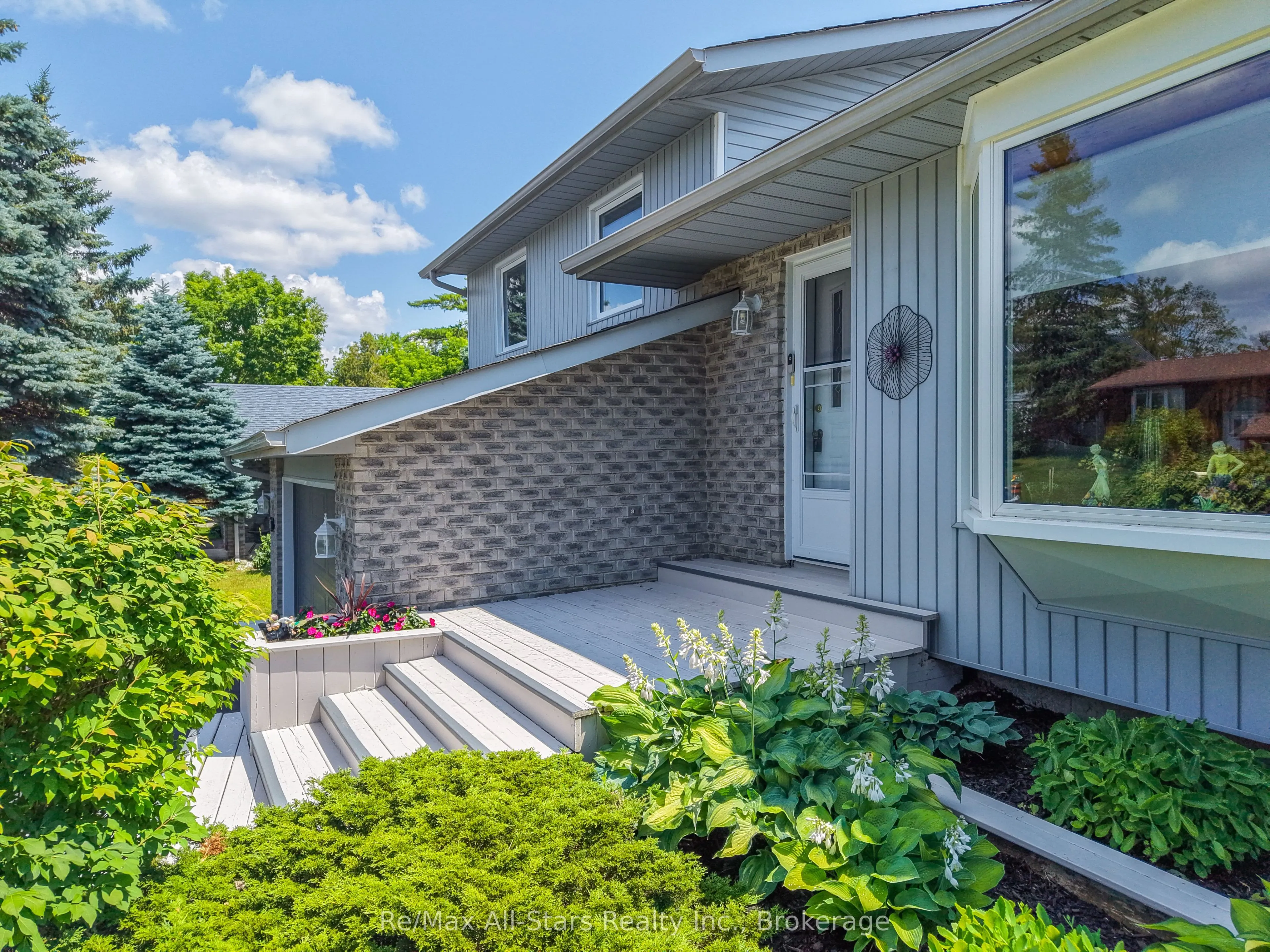 16 Cedartree Lane