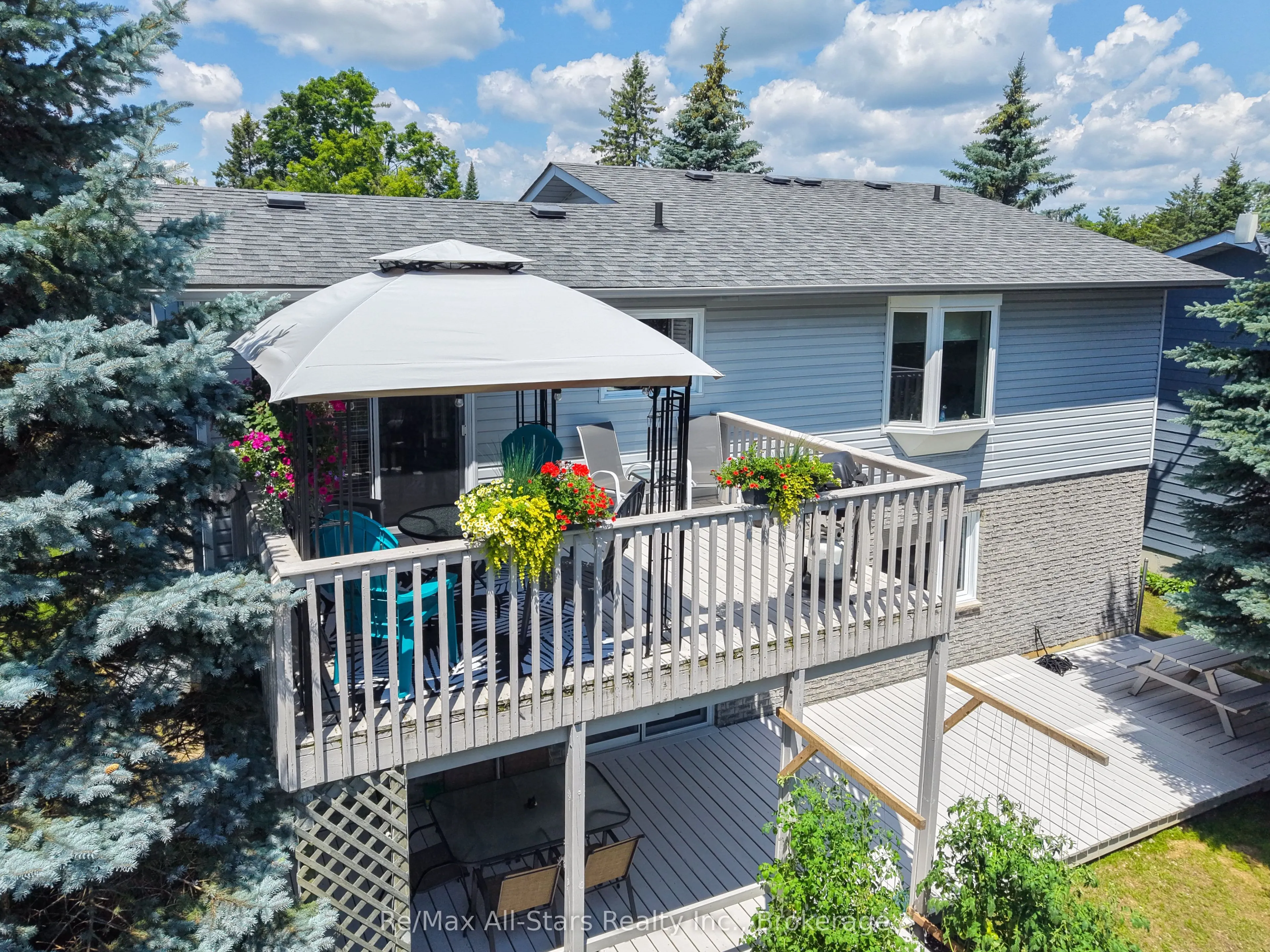 16 Cedartree Lane