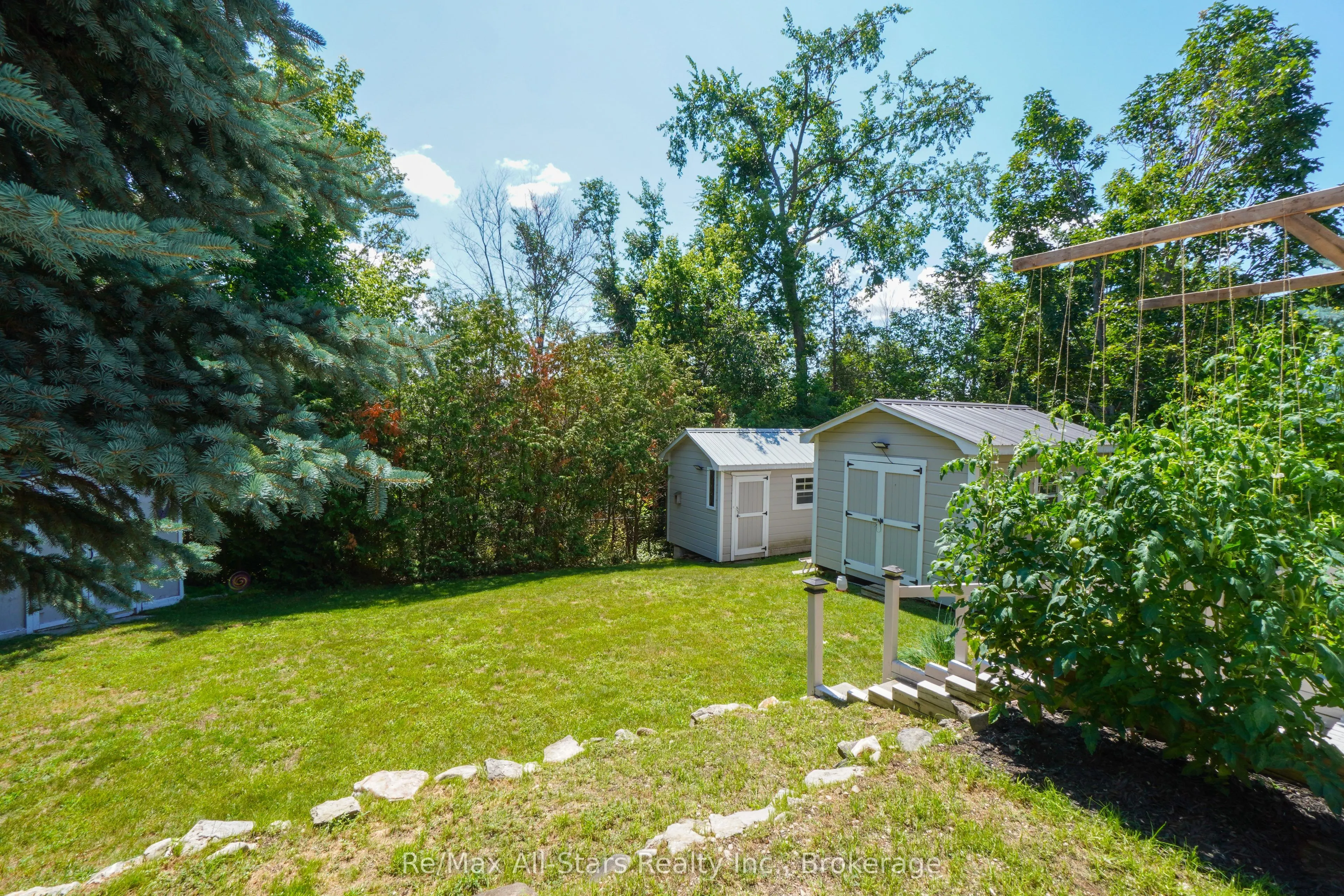 16 Cedartree Lane