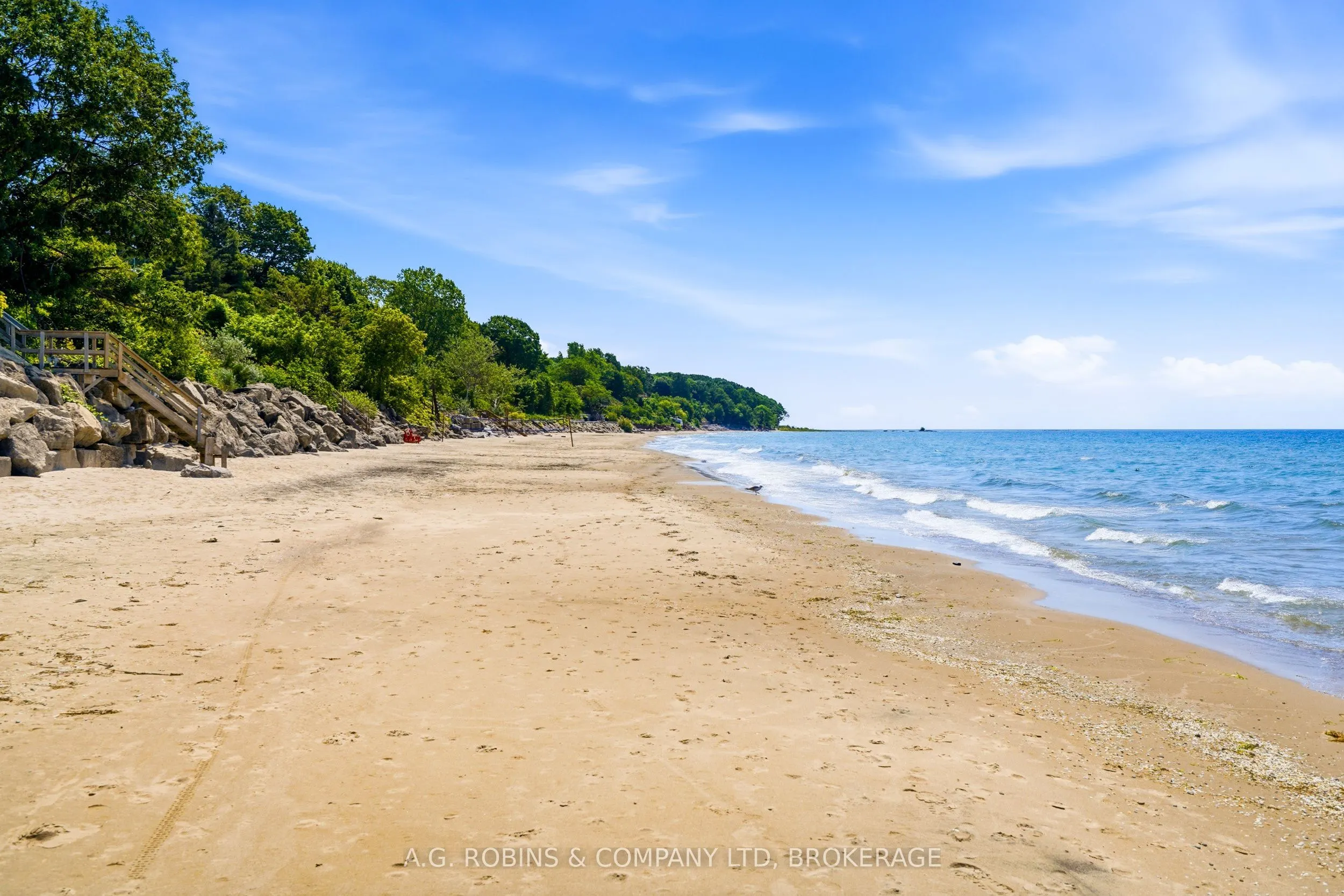 559 Lakeshore Road E