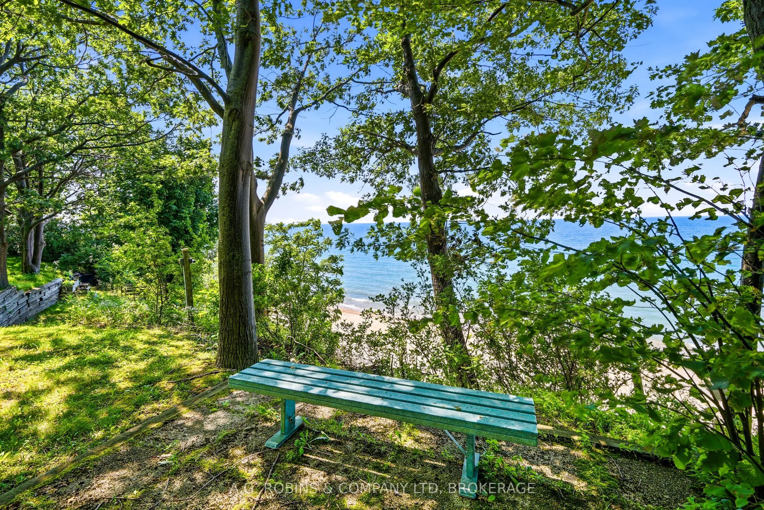 559 Lakeshore Road E