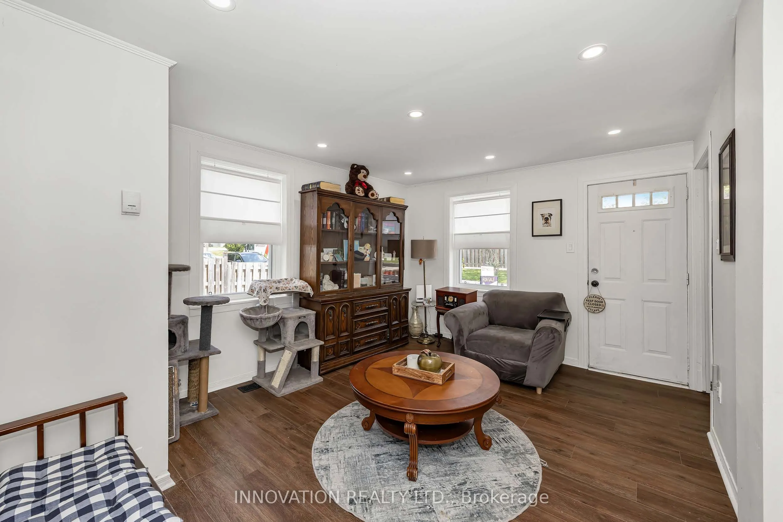 58 Russell Street N
