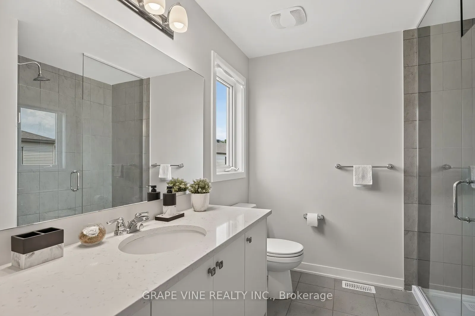 225 Billrian Crescent