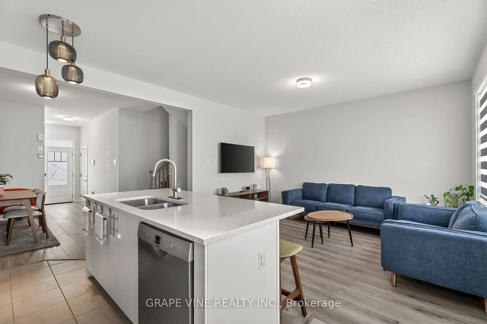 225 Billrian Crescent
