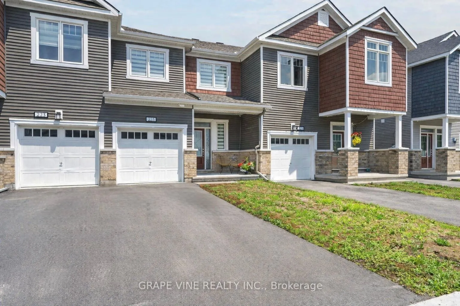 225 Billrian Crescent