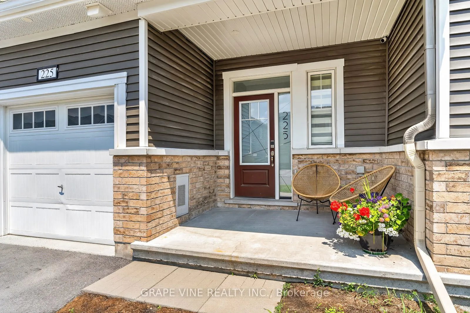 225 Billrian Crescent
