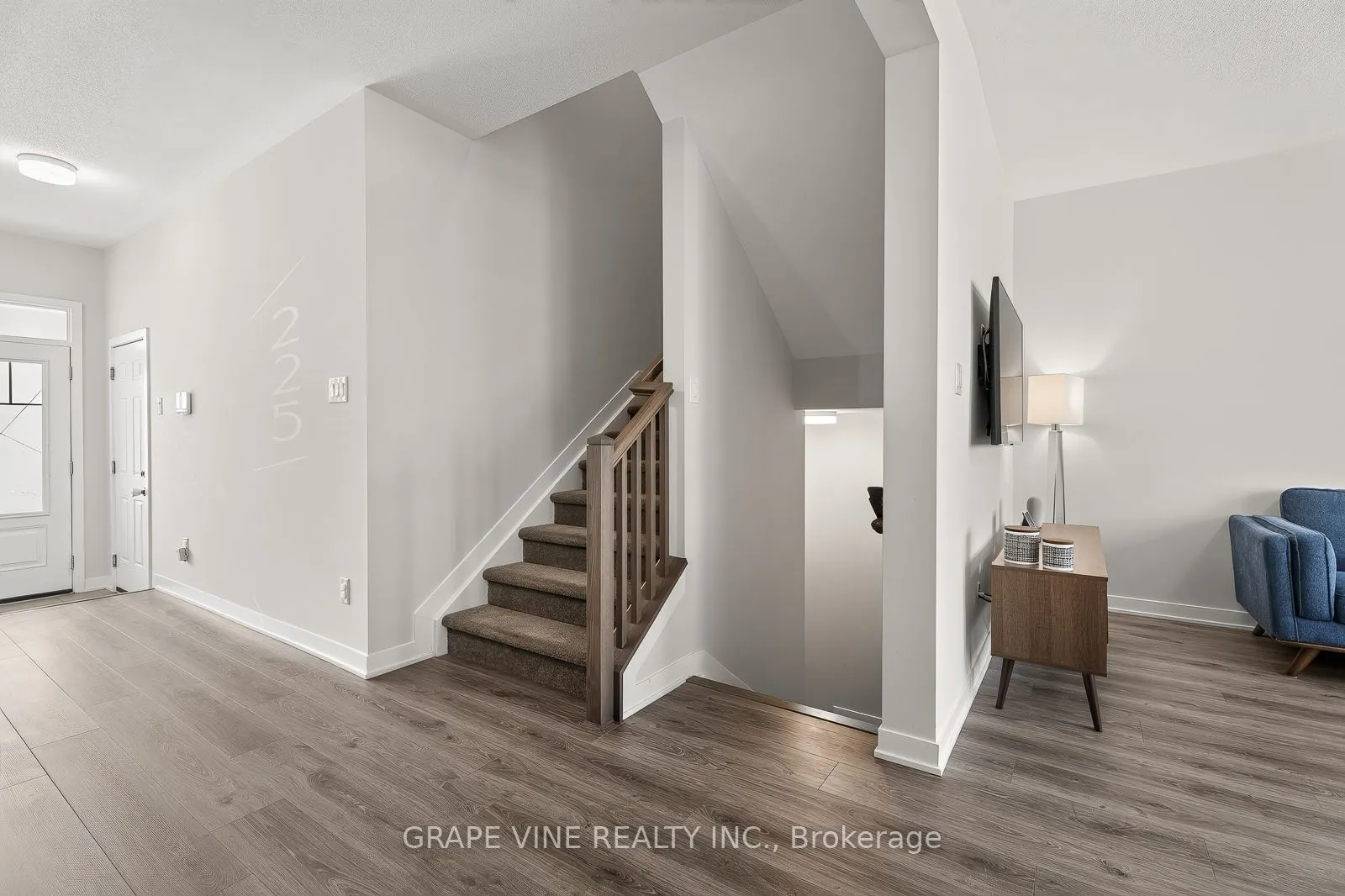 225 Billrian Crescent