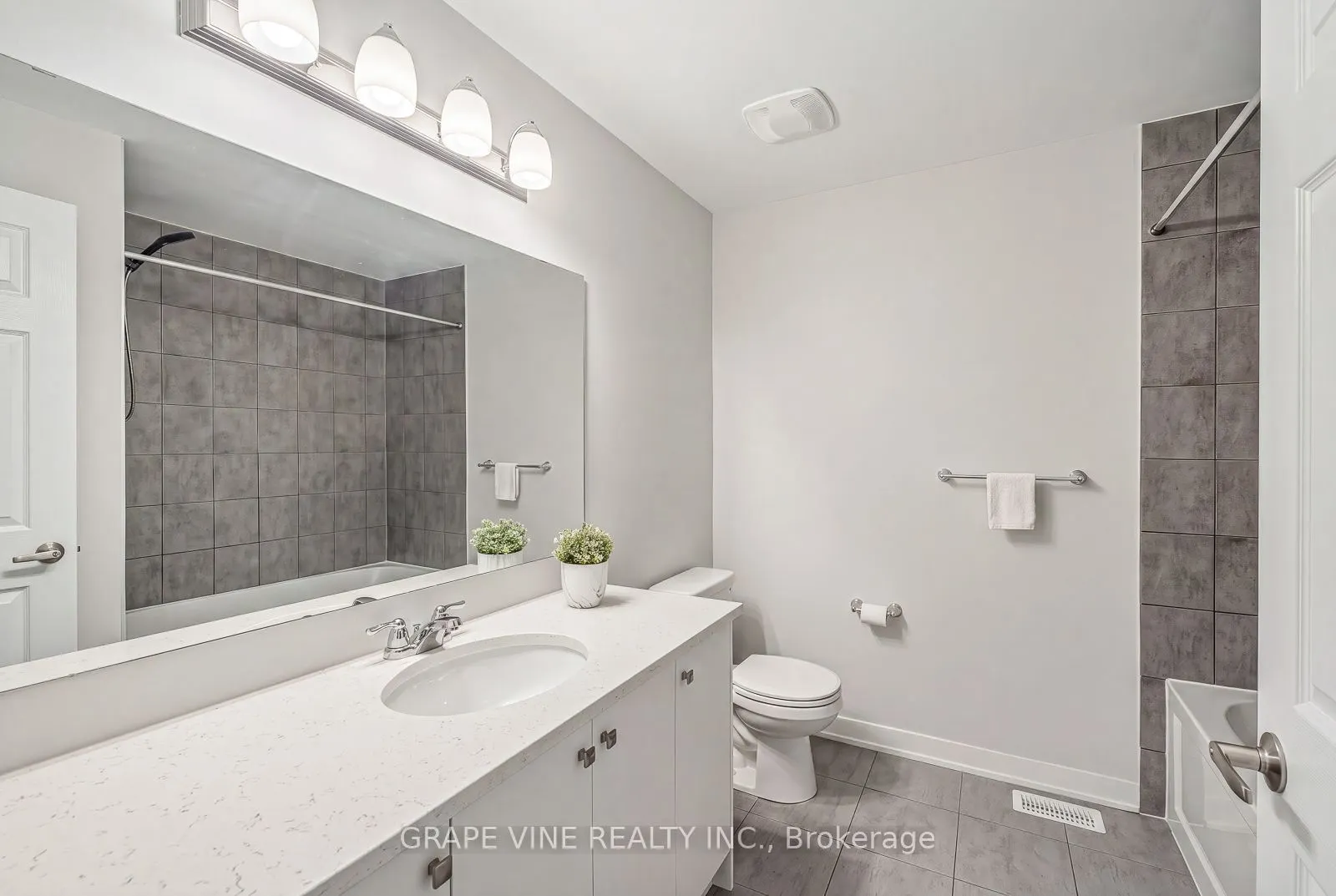 225 Billrian Crescent
