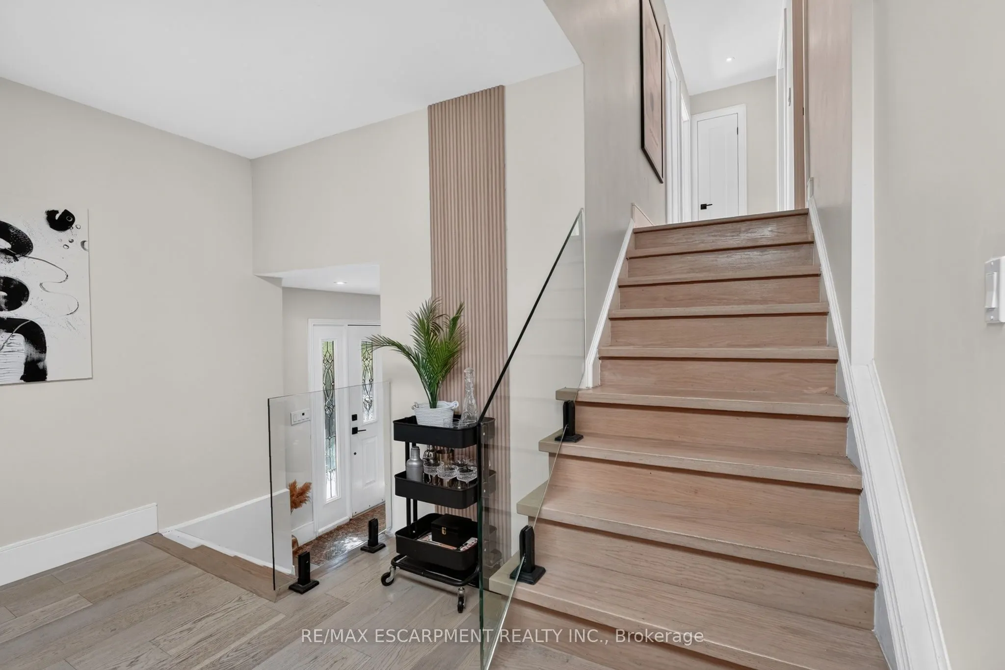 9 Leslie Drive