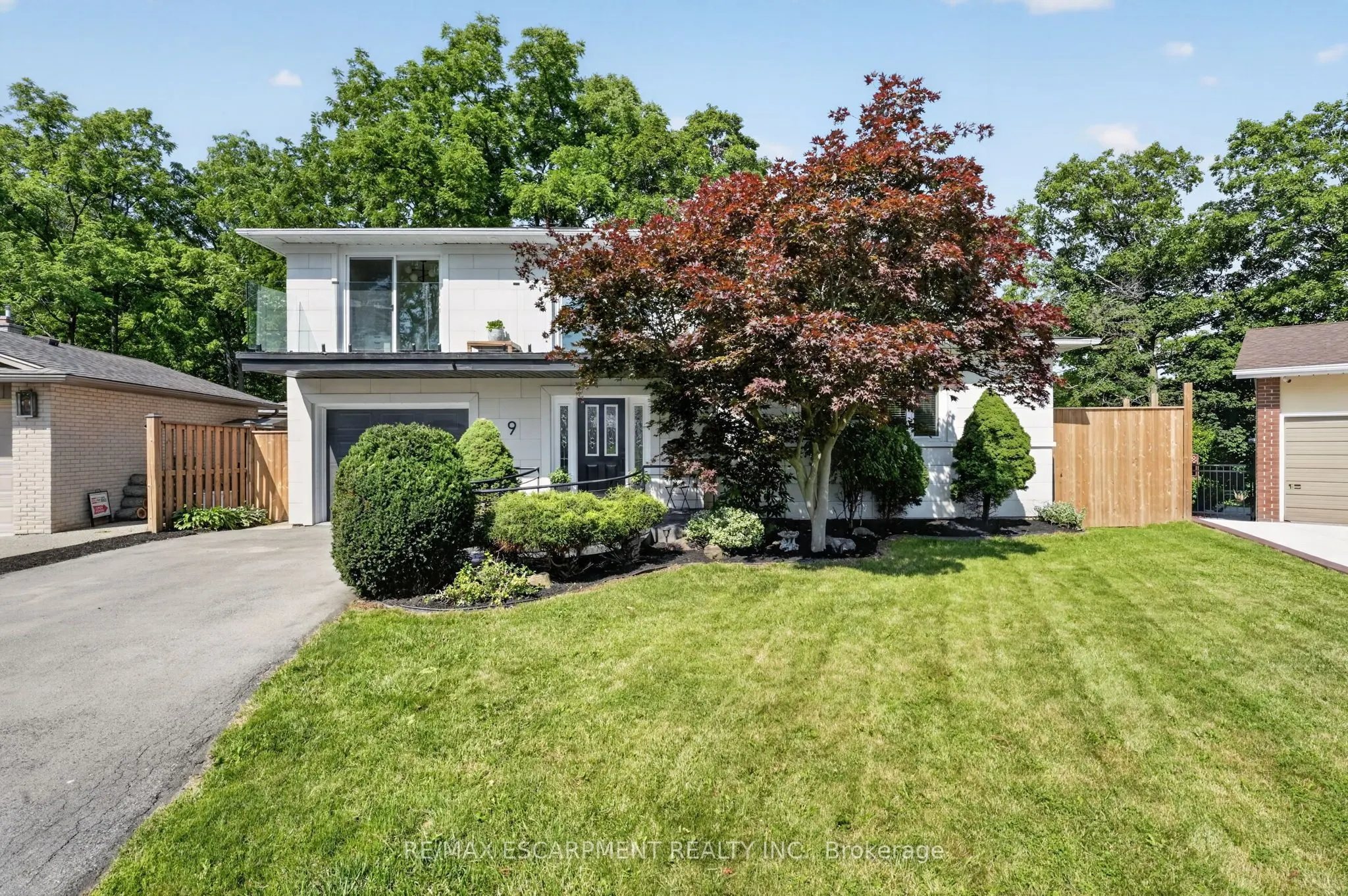 9 Leslie Drive