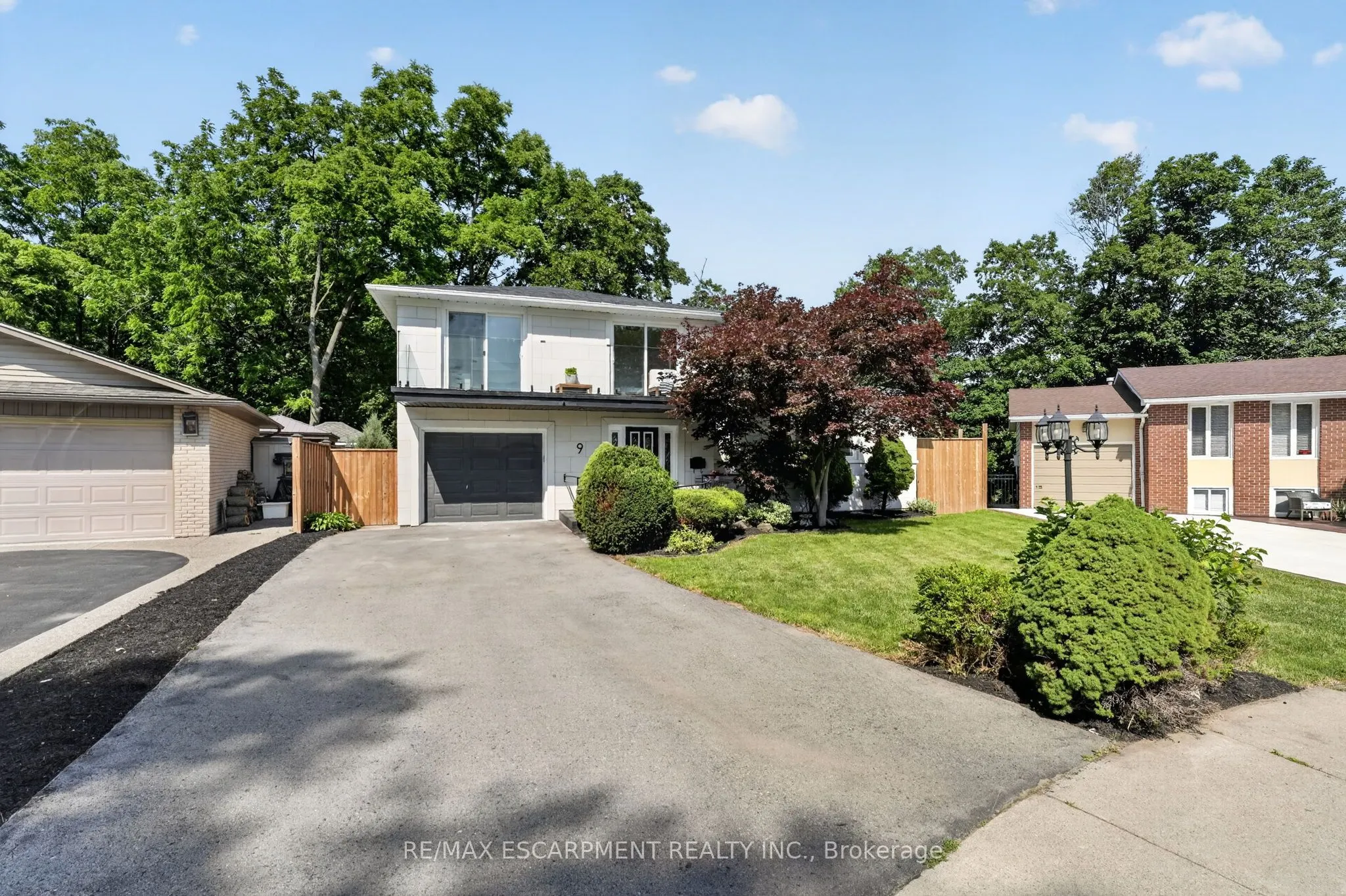 9 Leslie Drive
