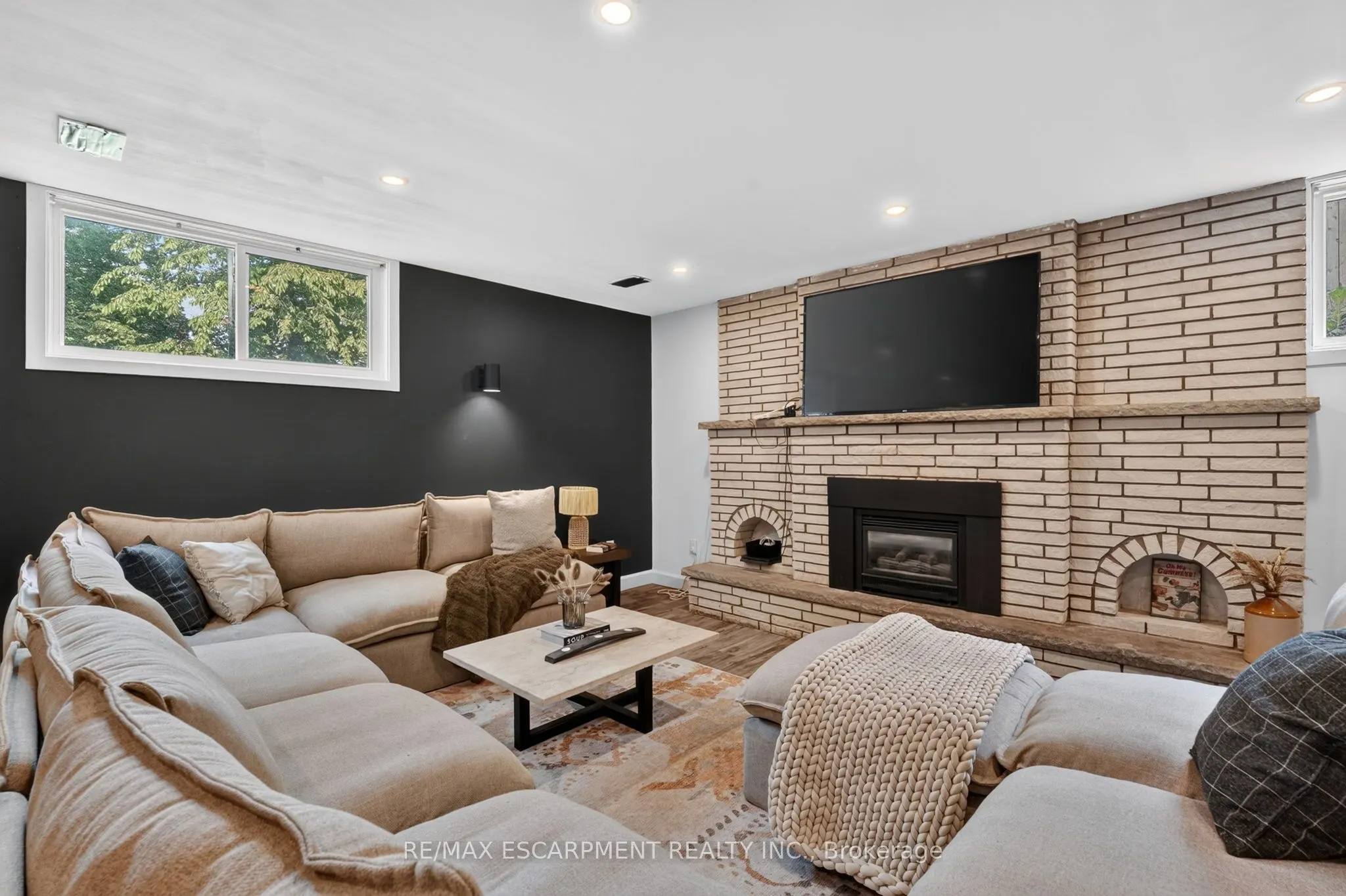 9 Leslie Drive