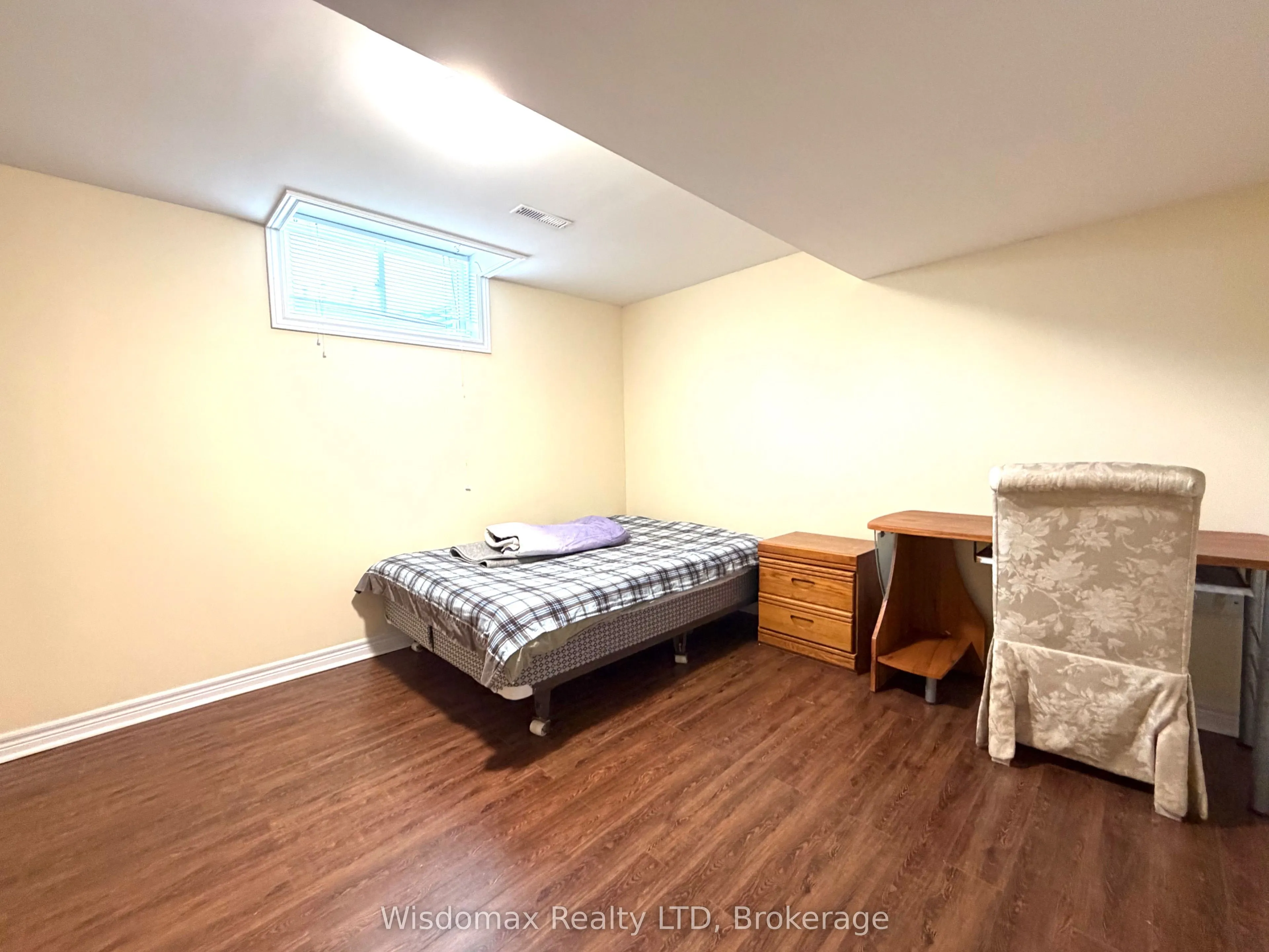 1 CRYSLER Crescent
