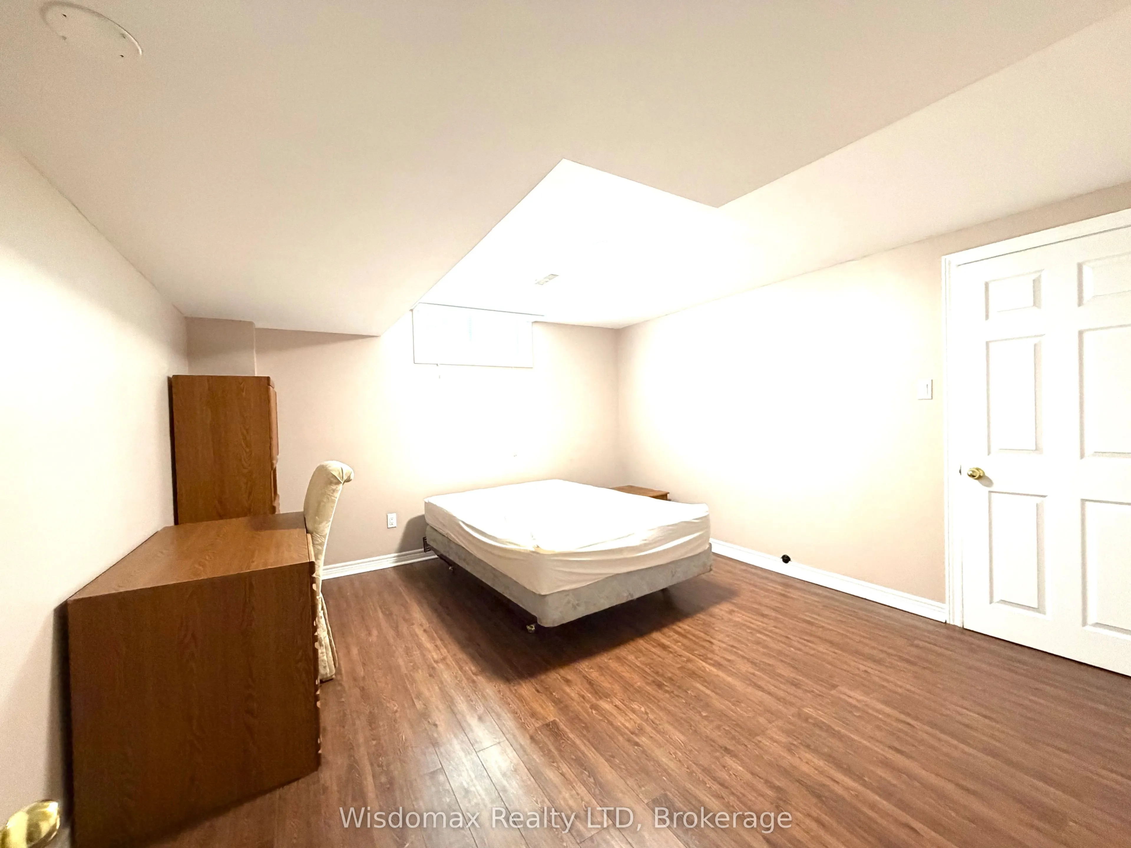 1 CRYSLER Crescent