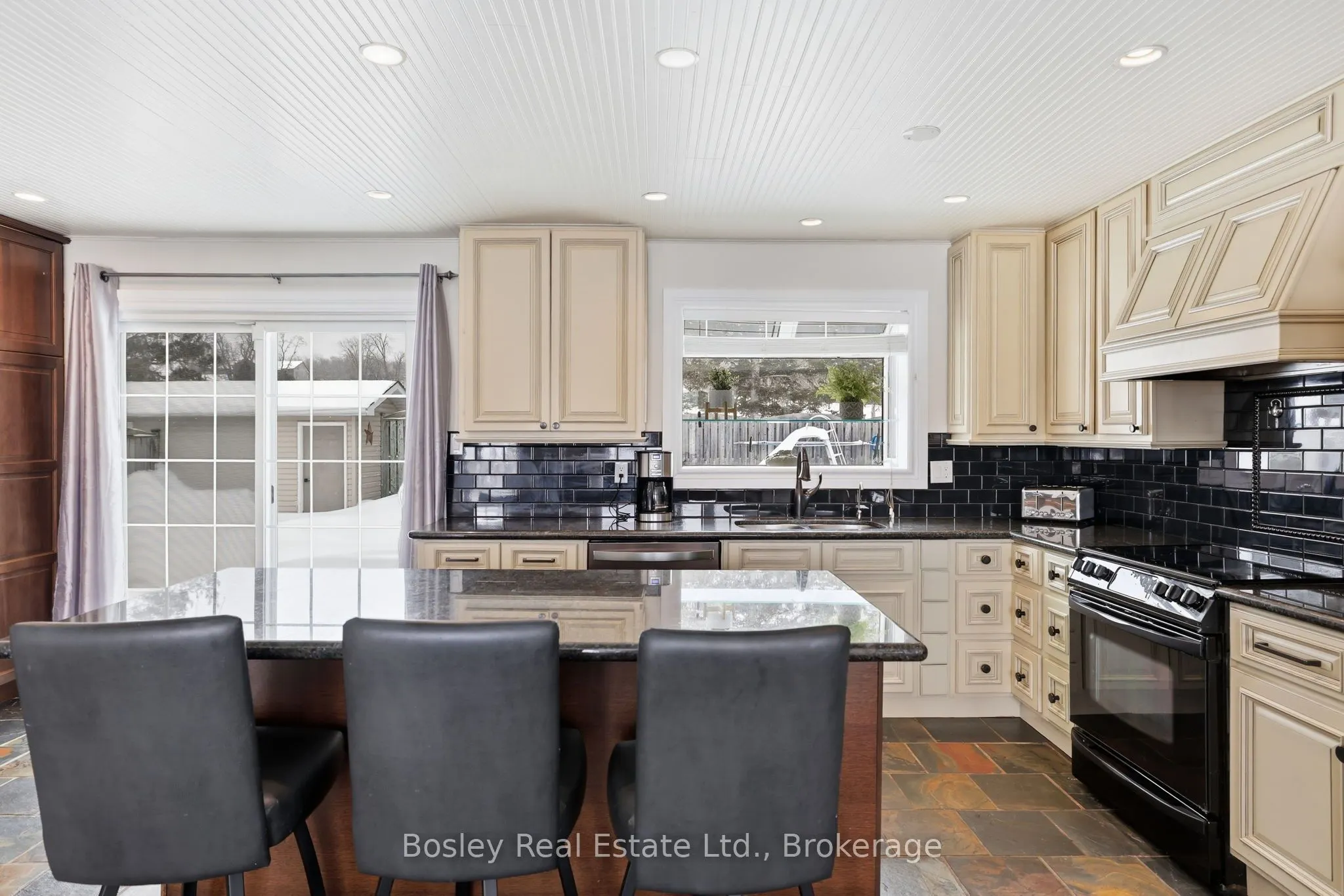 357190 The Blue Mountain Meaford Townline