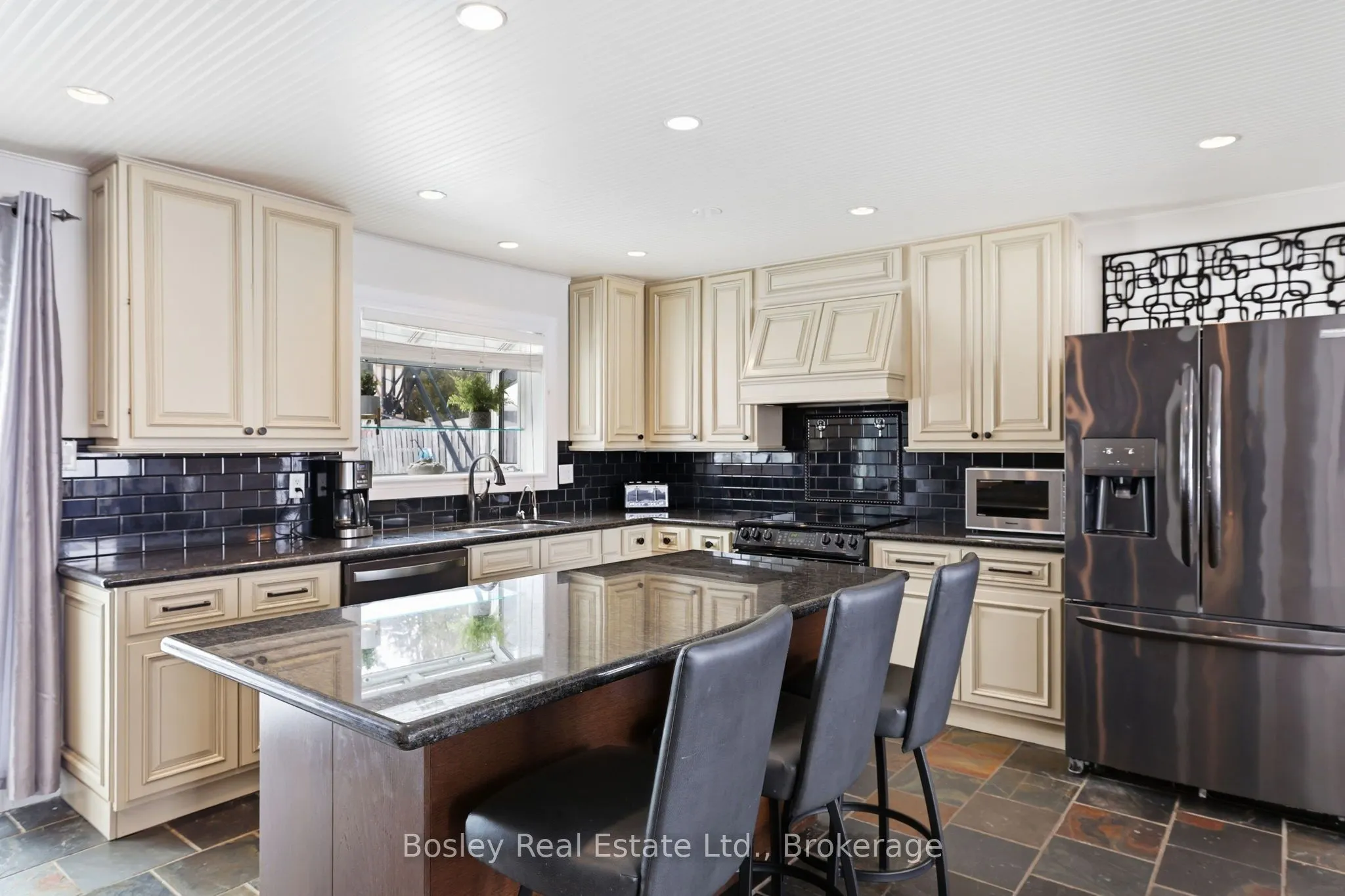 357190 The Blue Mountain Meaford Townline