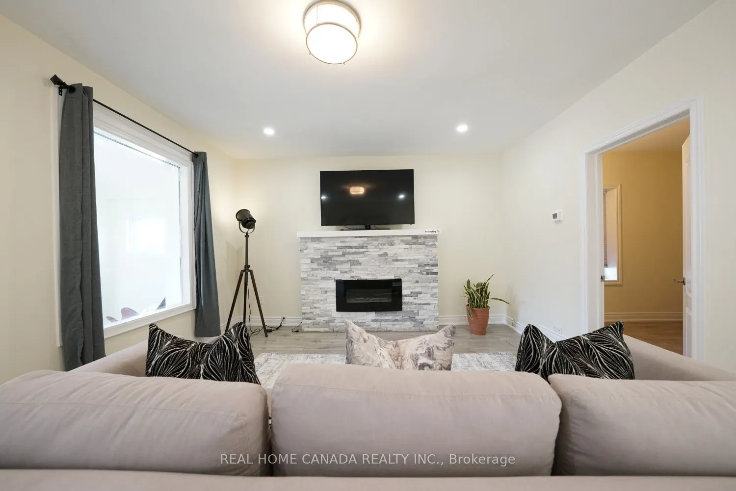 5262 KITCHENER Street